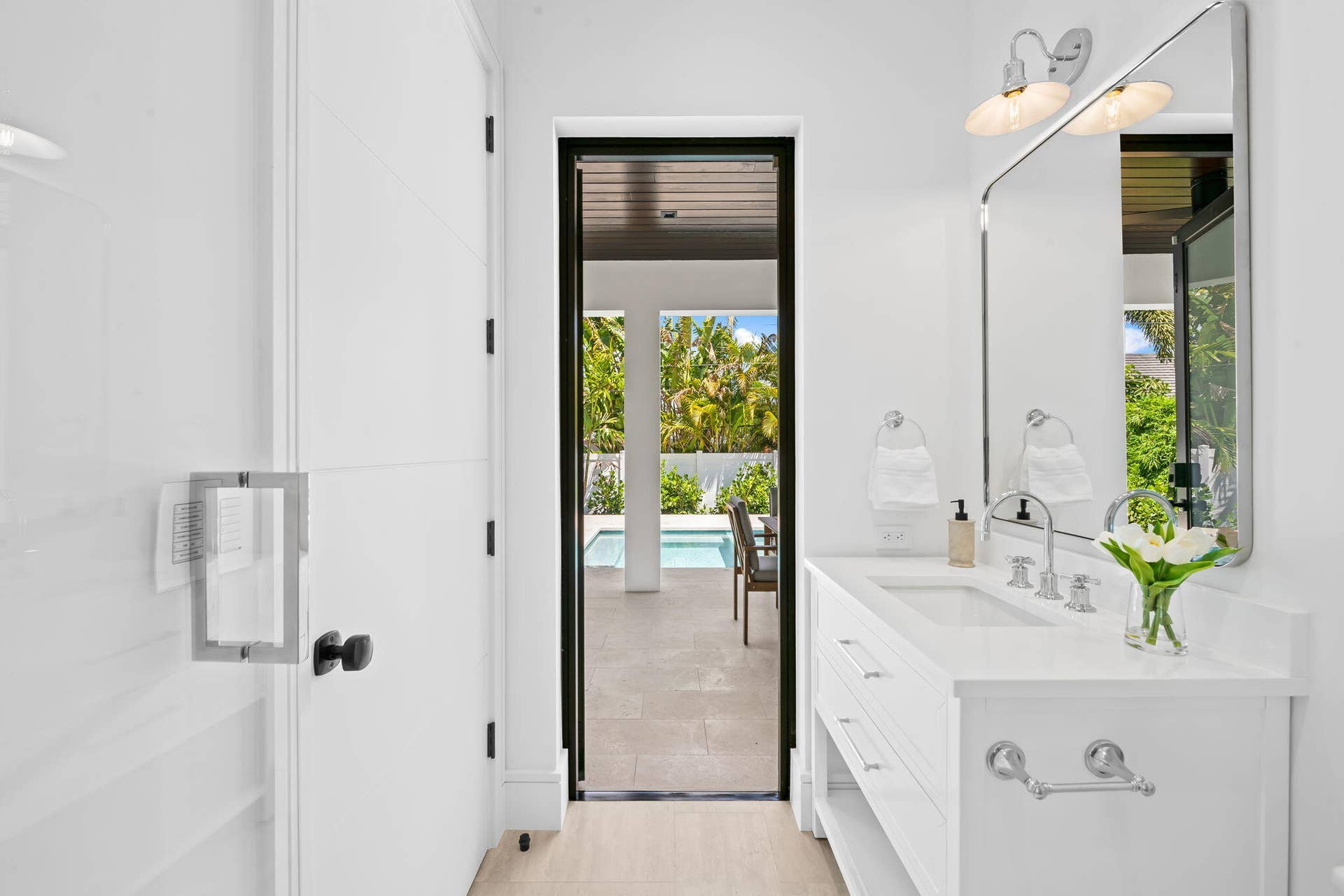 2725 NE 28th Street, Fort Lauderdale, FL 33306 26-web-or-mls-DSC_5754