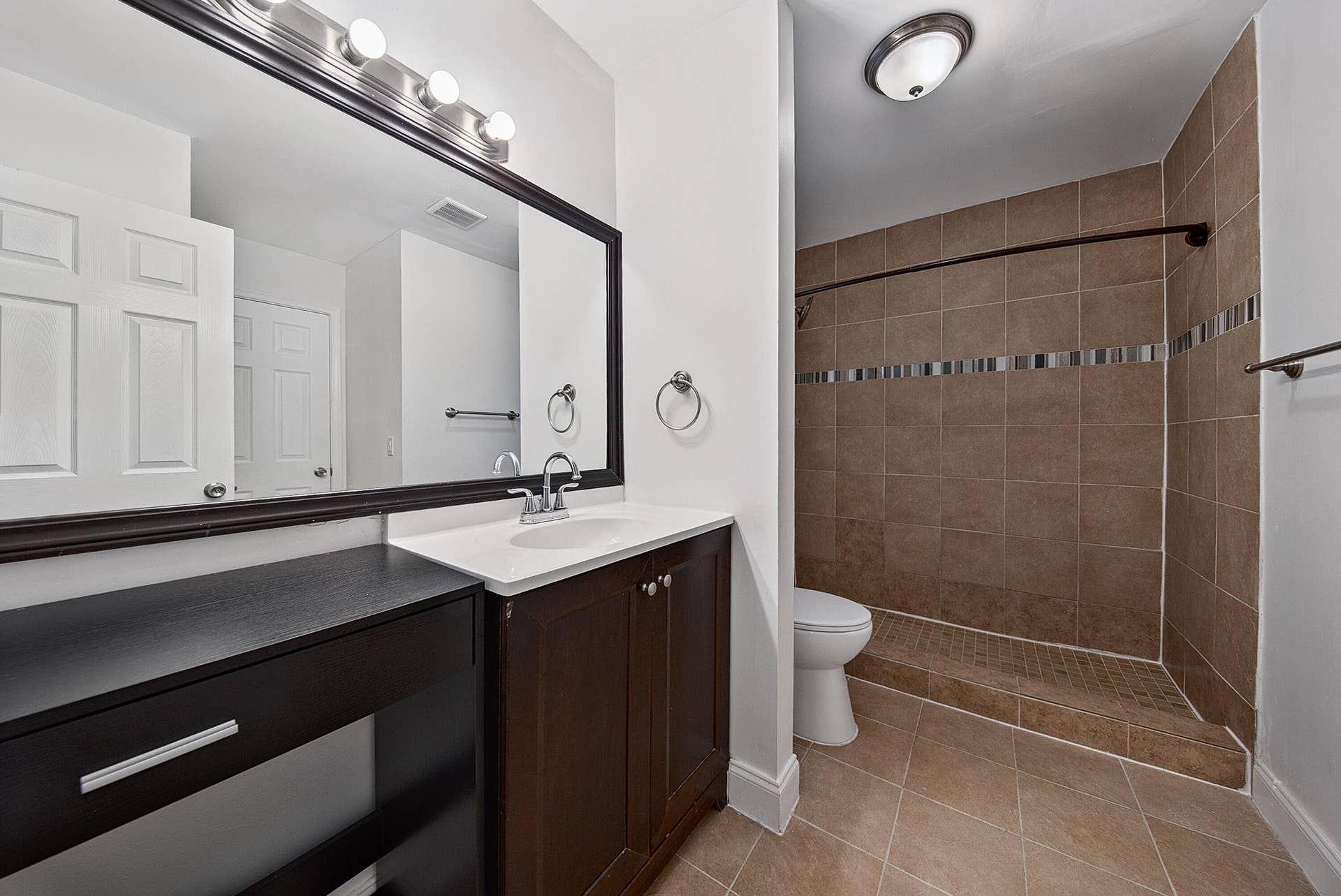 191 NE 6th Court, Dania Beach, FL 33004 Primary Bath