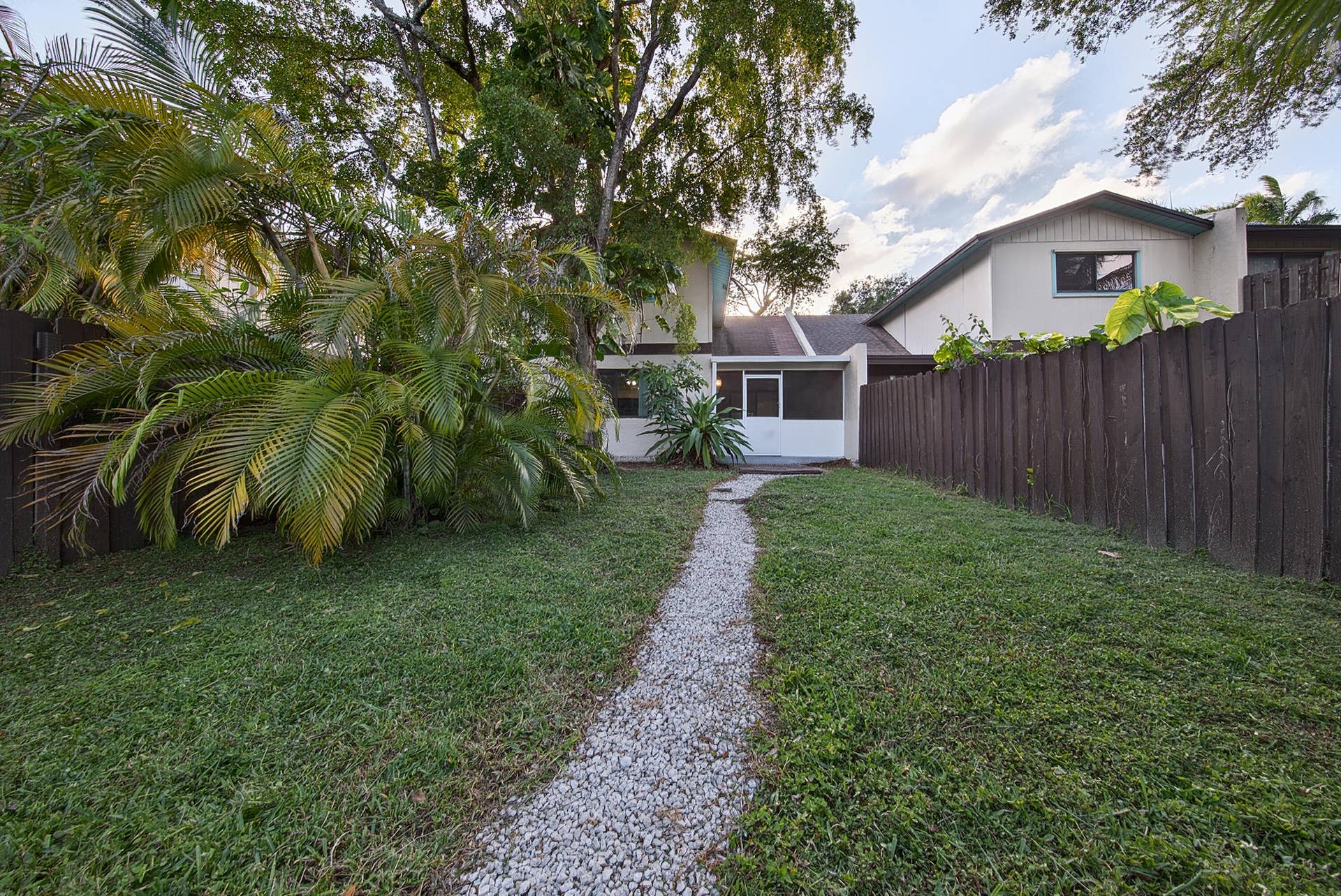 191 NE 6th Court, Dania Beach, FL 33004 smith-48