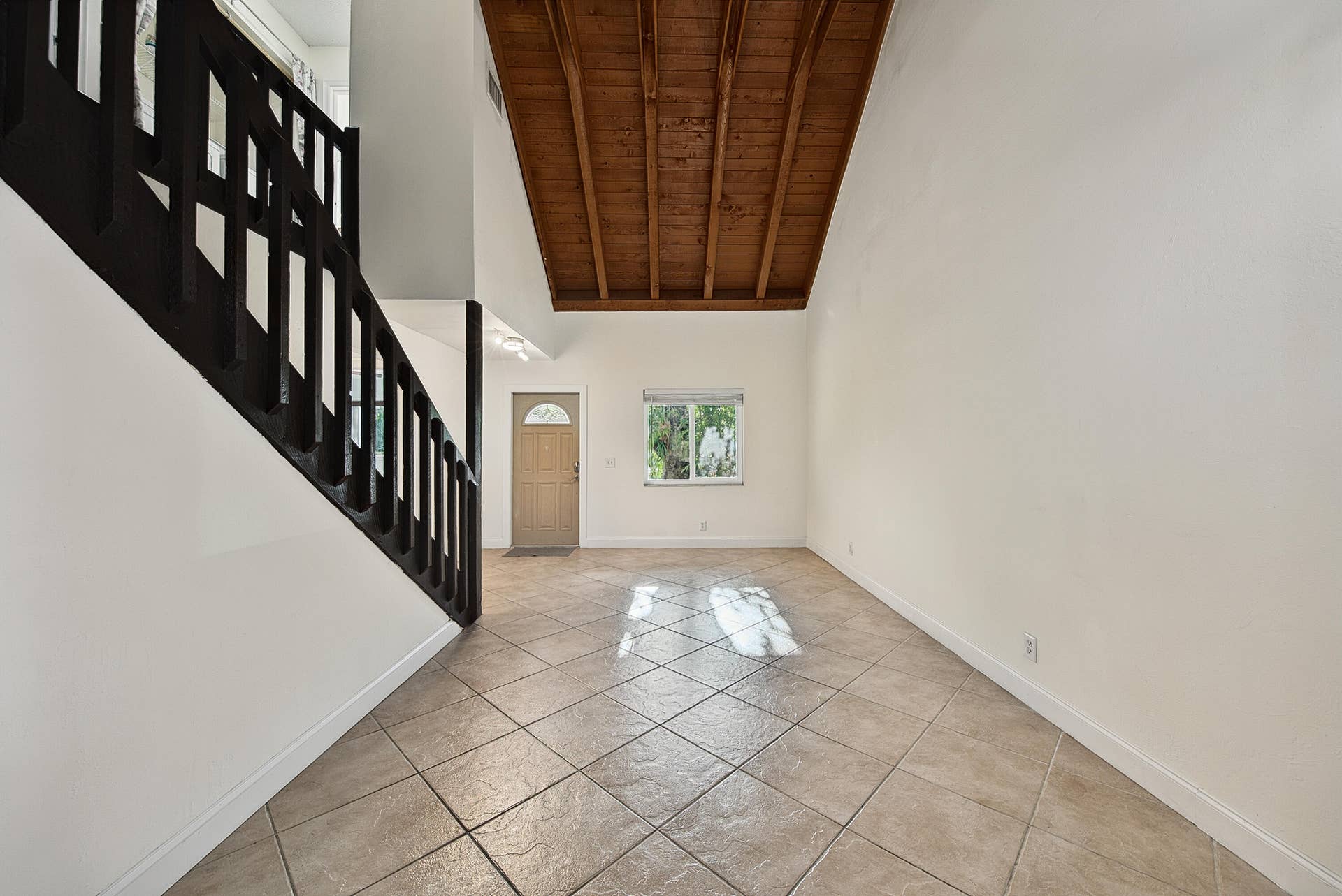 191 NE 6th Court, Dania Beach, FL 33004 smith-8