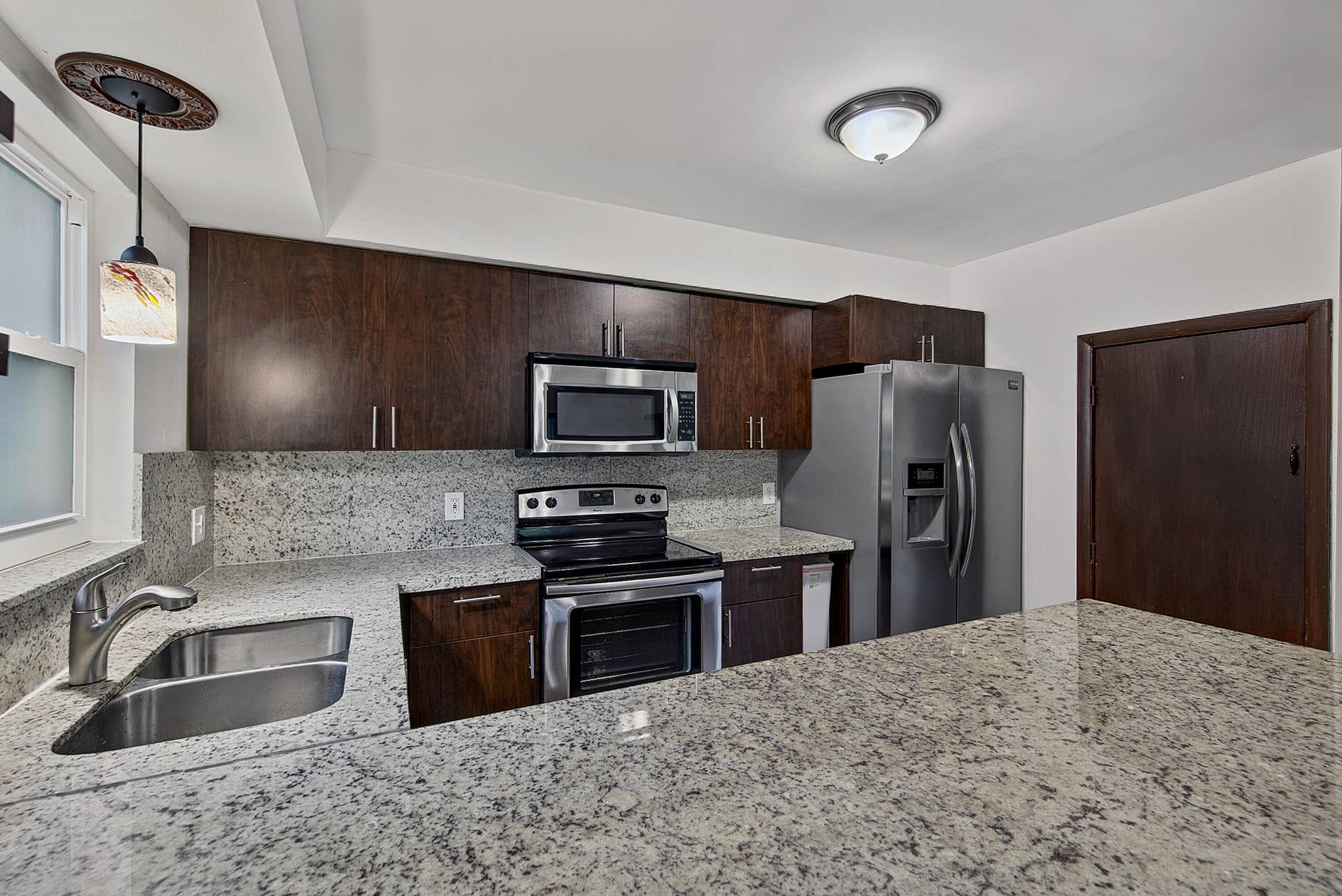191 NE 6th Court, Dania Beach, FL 33004 Kitchen - Granite Countertops