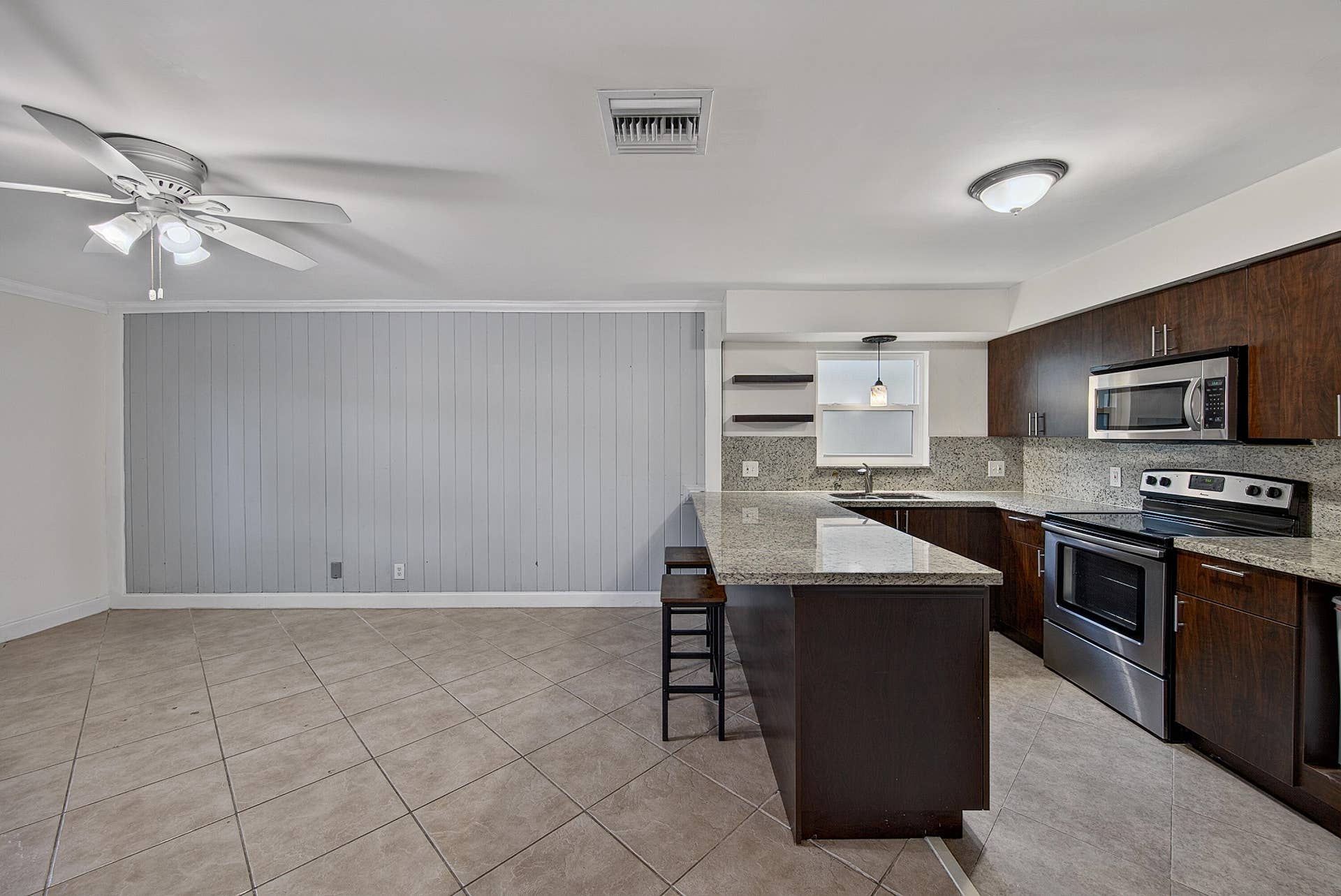 191 NE 6th Court, Dania Beach, FL 33004 Kitchen/Family Room