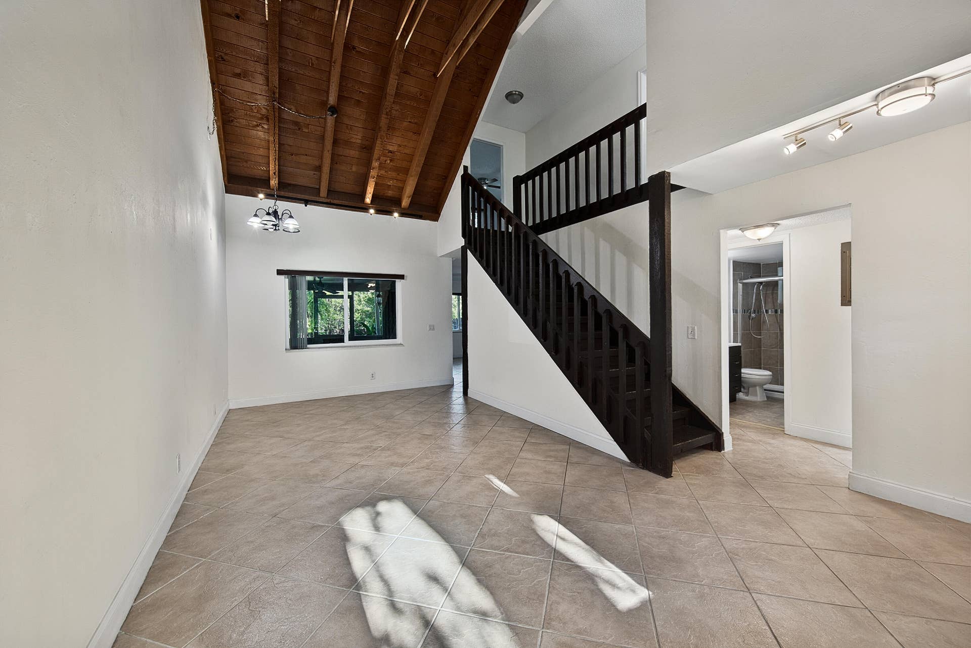 191 NE 6th Court, Dania Beach, FL 33004 Living/Dining Area
