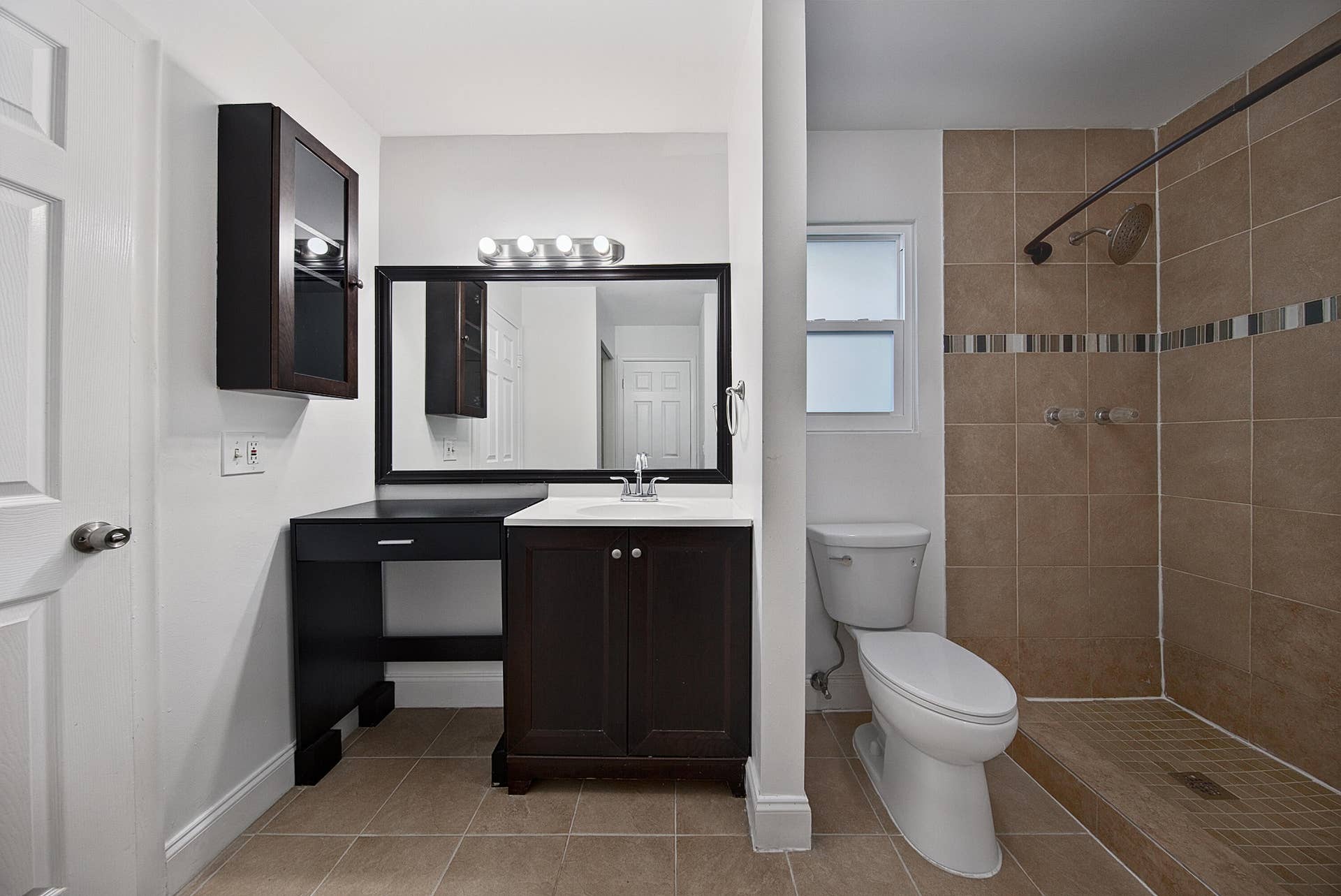 191 NE 6th Court, Dania Beach, FL 33004 Primary Bath