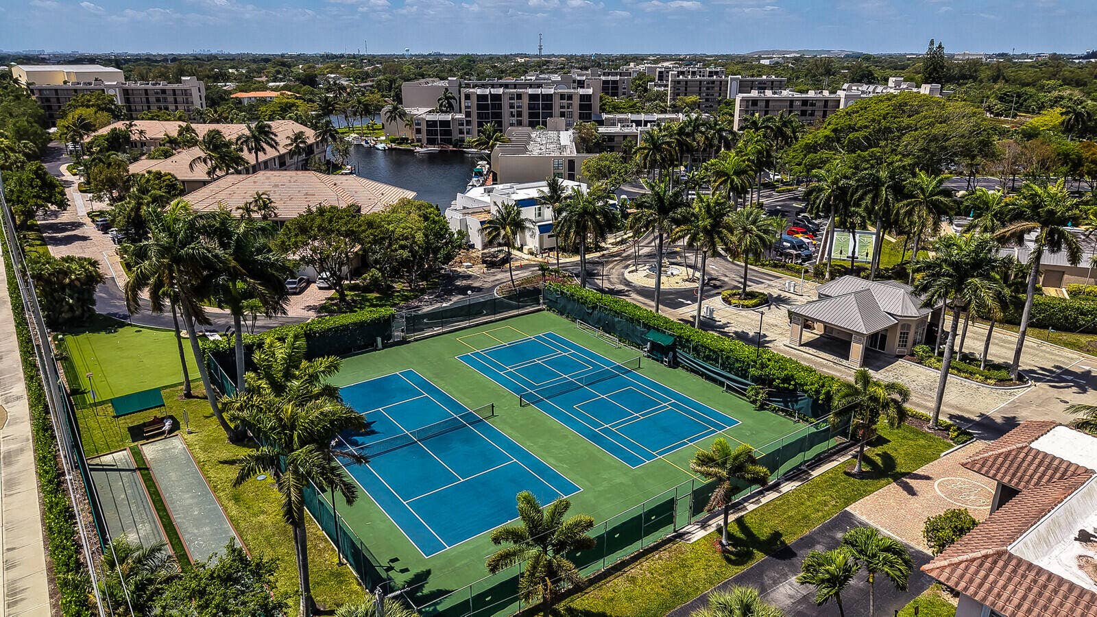 8 Royal Palm Way, #401, Boca Raton, FL 33432 Aerial View/ Tennis
