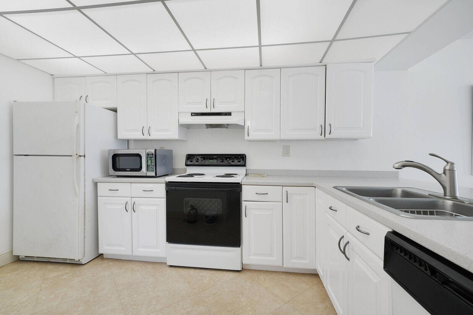 8 Royal Palm Way, #401, Boca Raton, FL 33432 Kitchen