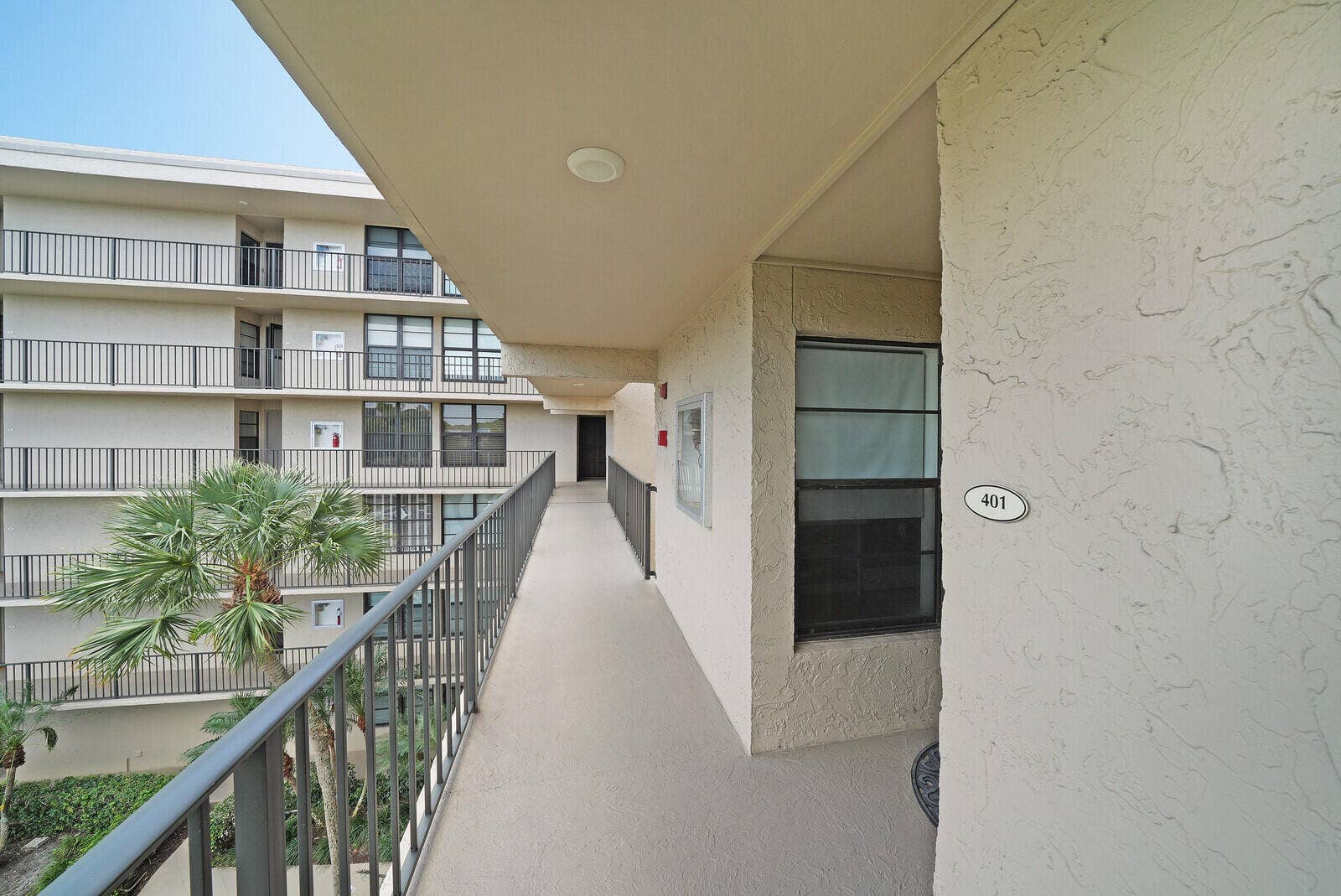 8 Royal Palm Way, #401, Boca Raton, FL 33432 Unit Entrance