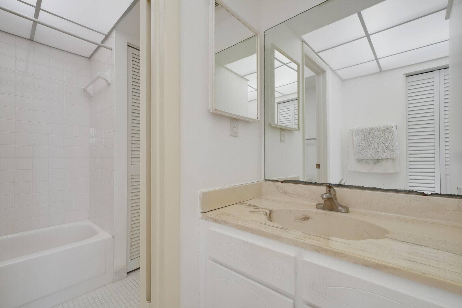 8 Royal Palm Way, #401, Boca Raton, FL 33432 Bathroom