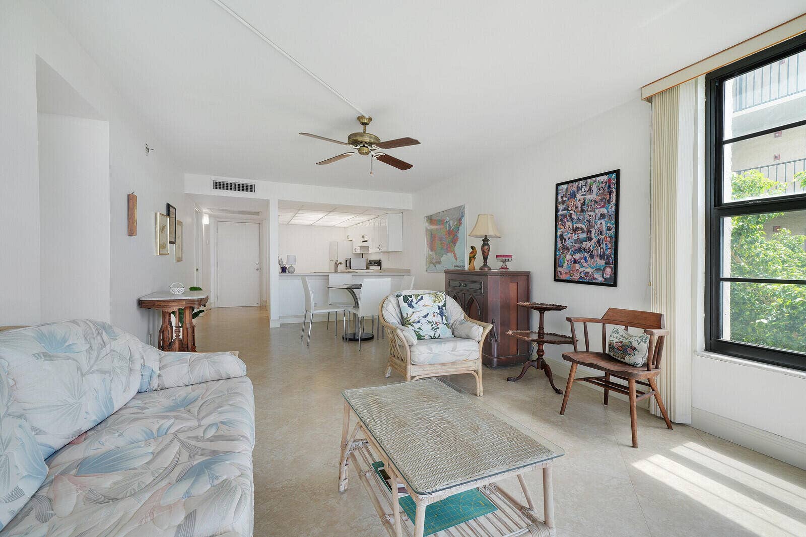 8 Royal Palm Way, #401, Boca Raton, FL 33432 Living Room
