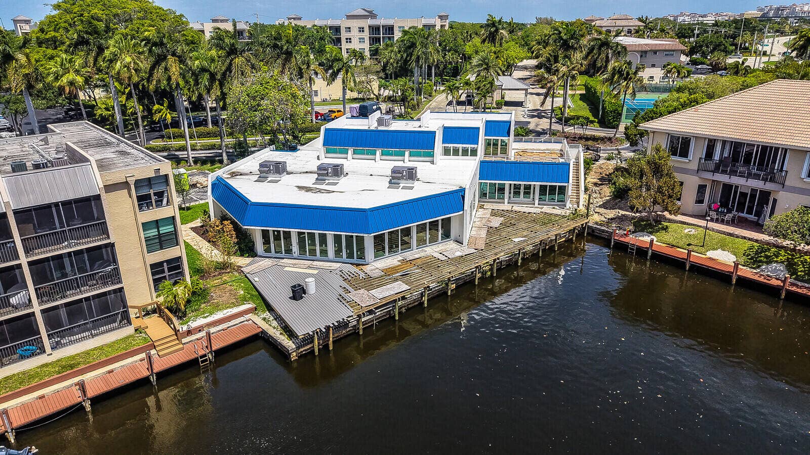 8 Royal Palm Way, #401, Boca Raton, FL 33432 Aerial View/Clubhouse