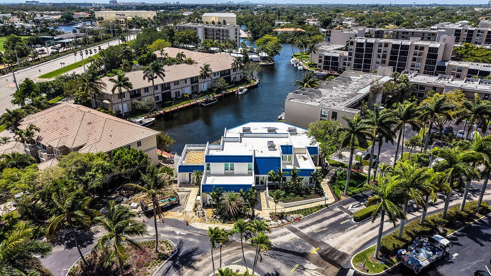 8 Royal Palm Way, #401, Boca Raton, FL 33432 Aerial View/Clubhouse