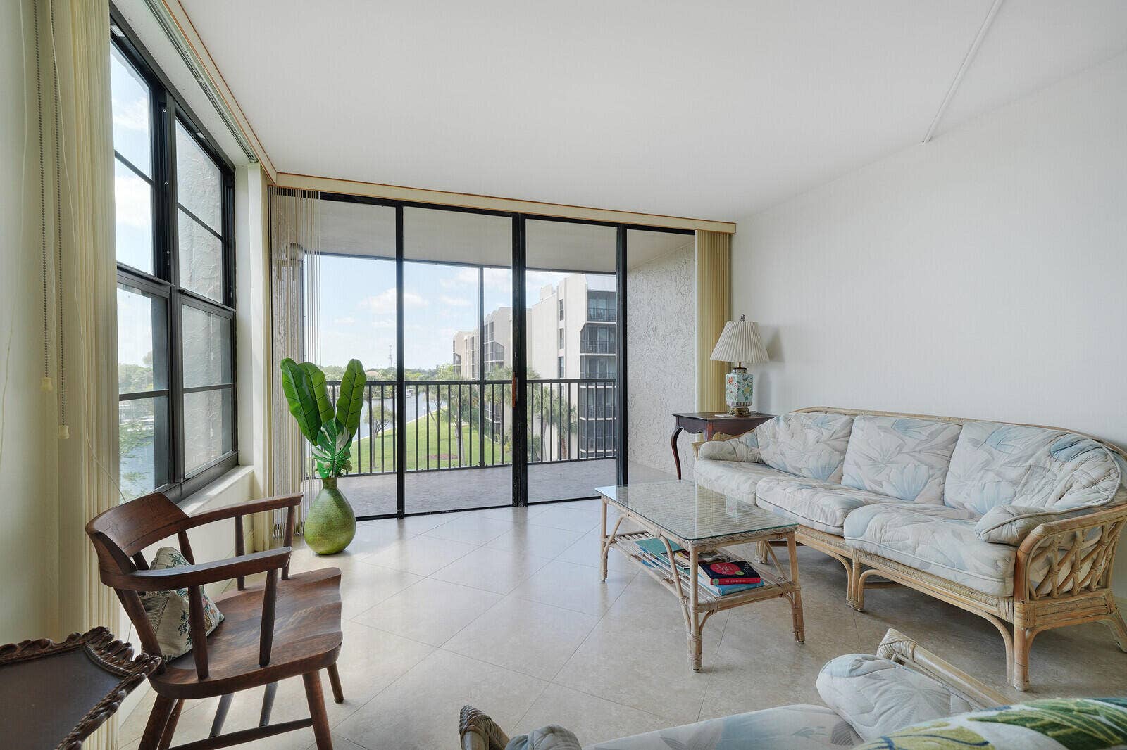 8 Royal Palm Way, #401, Boca Raton, FL 33432 Living Room