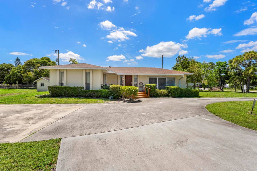 Property photo for 1675 E Breezy Lane, West Palm Beach, FL
