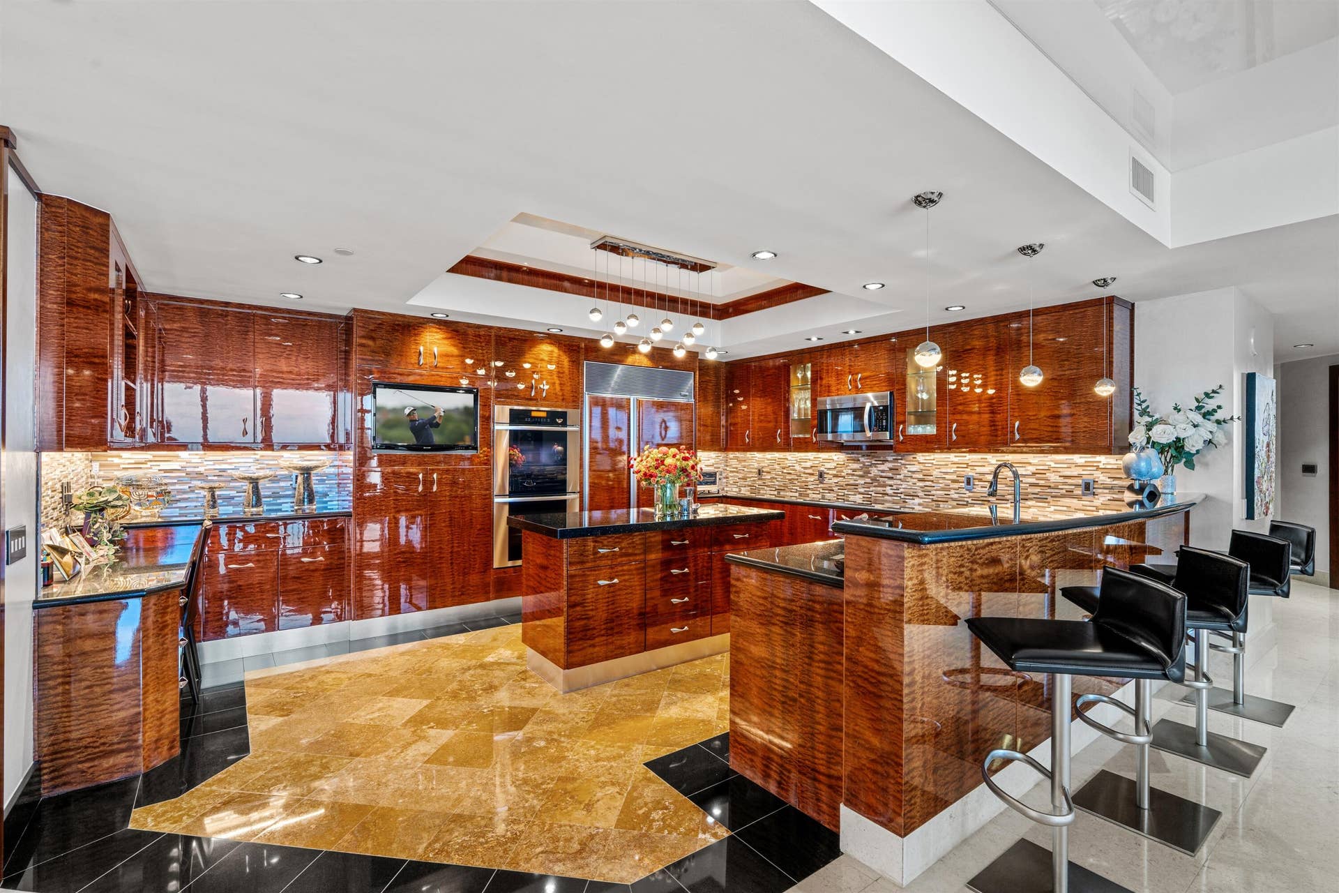 1460 S Ocean Boulevard, #804, Lauderdale By The Sea, FL 33062 KITCHEN AND COUNTER SEATING