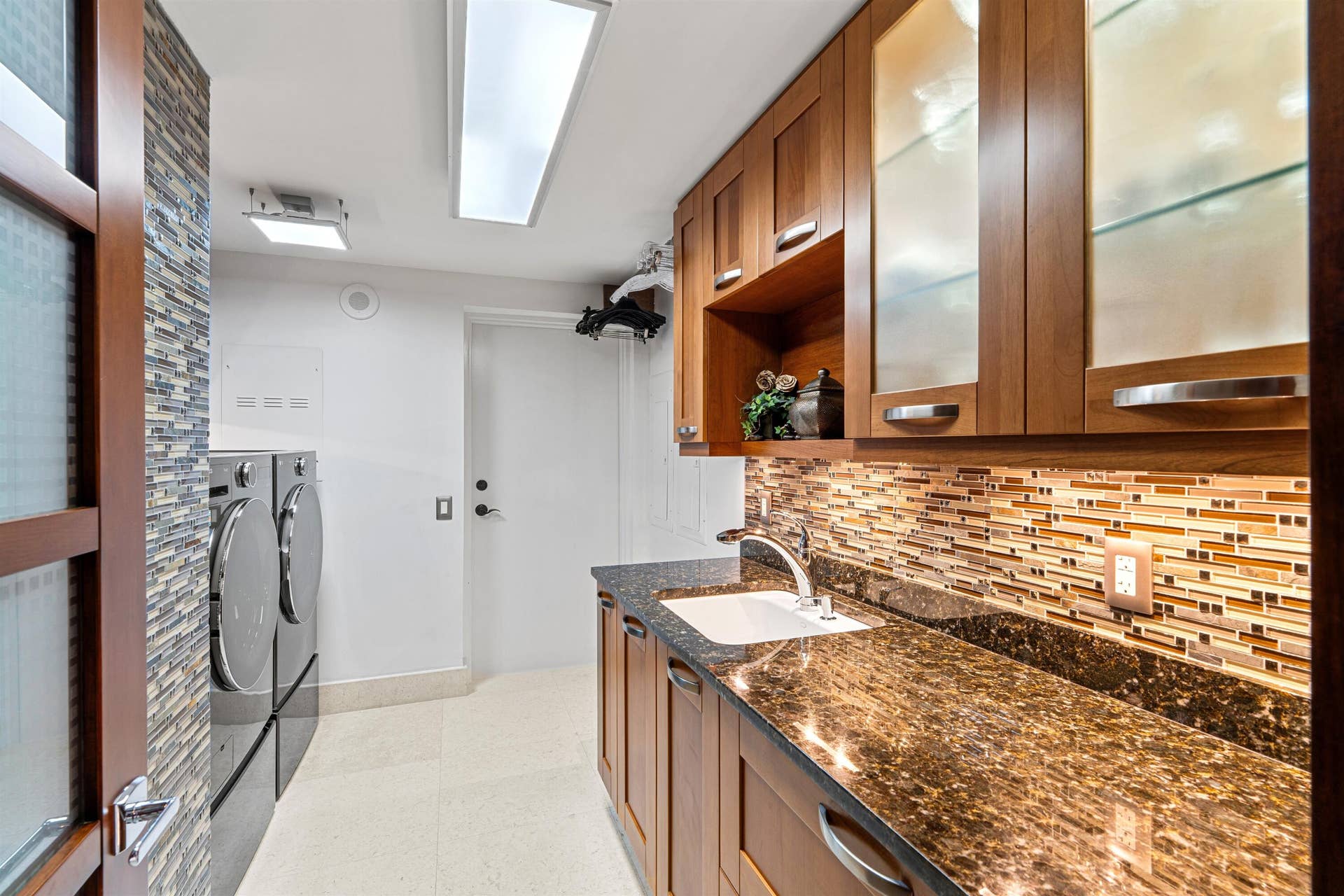 1460 S Ocean Boulevard, #804, Lauderdale By The Sea, FL 33062 LAUNDRY