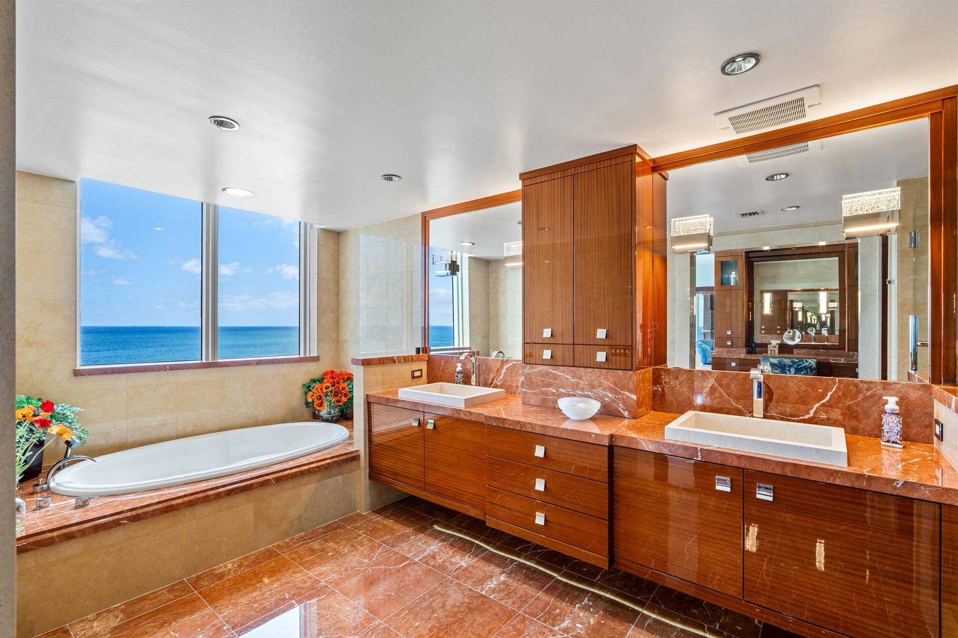 1460 S Ocean Boulevard, #804, Lauderdale By The Sea, FL 33062 OCEANFRONT PRIMARY BATH