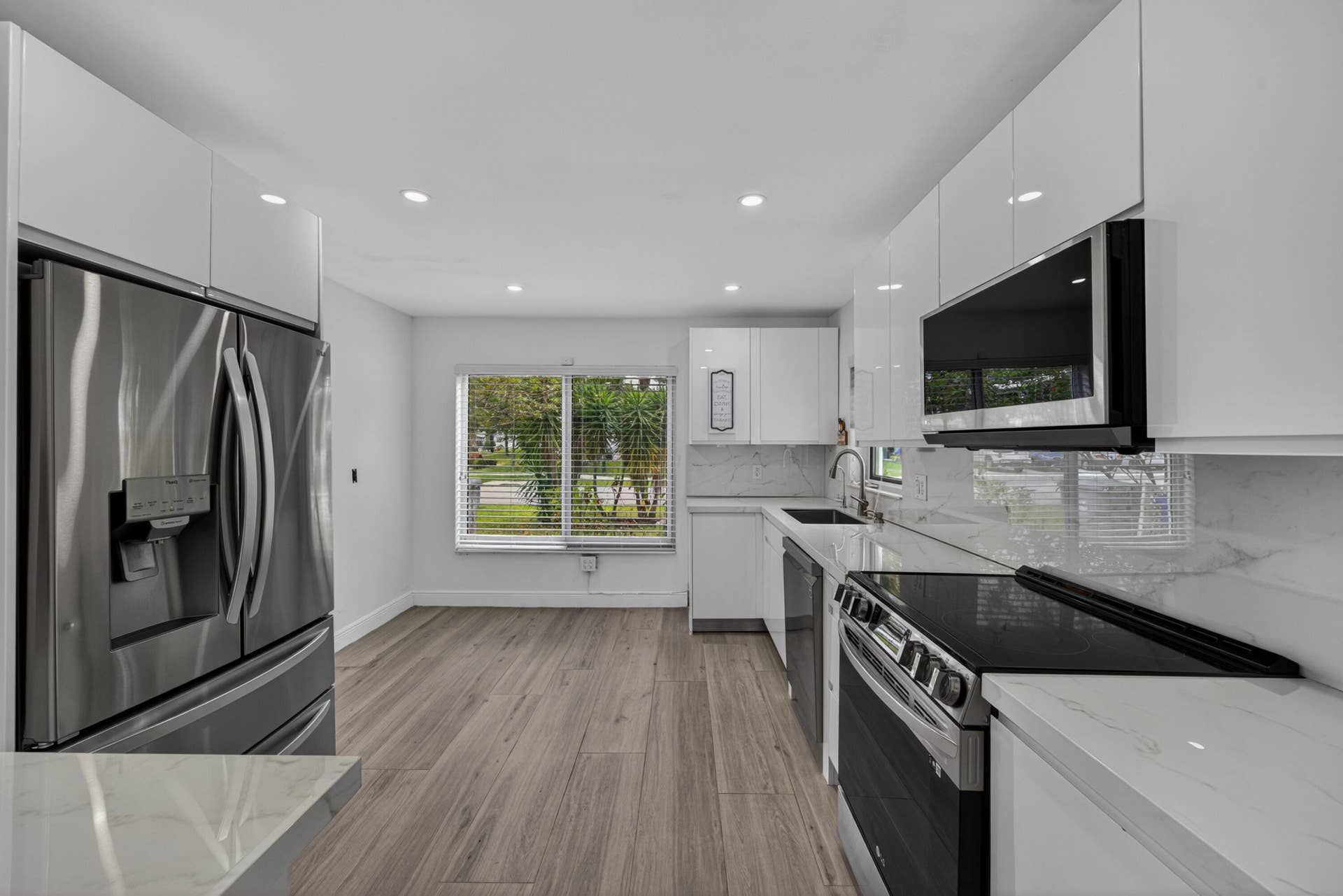391 Leisure Boulevard, Pompano Beach, FL 33064 Upgraded kitchen (2024)