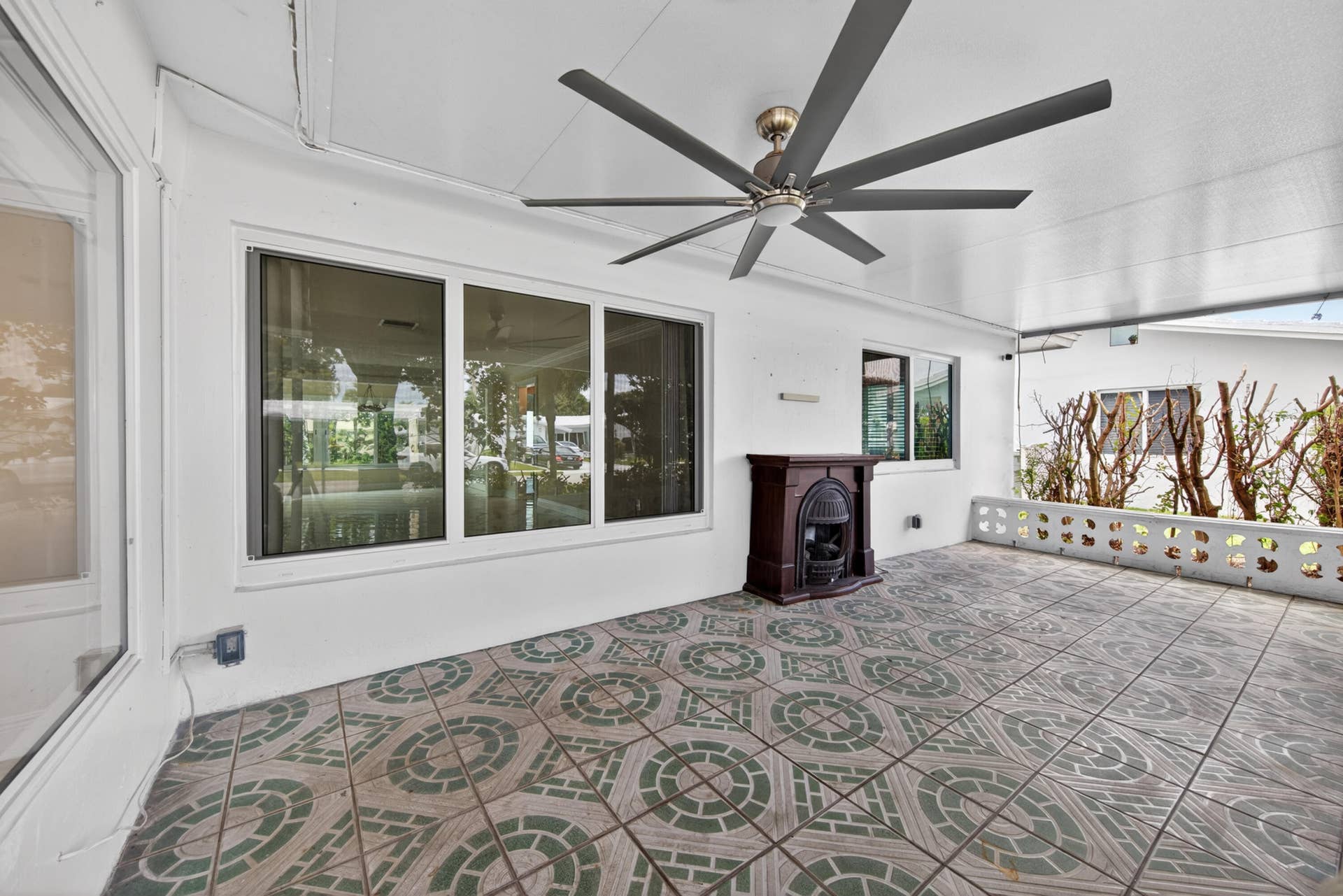 391 Leisure Boulevard, Pompano Beach, FL 33064 Front porch with fan (2024)
