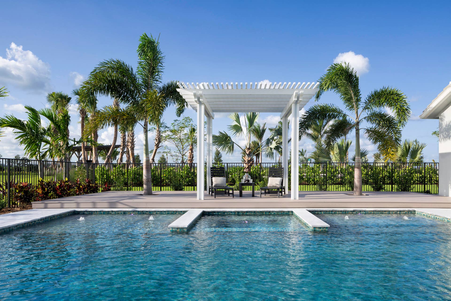 WEB Tequesta Grand Pergola by Rob-Harris