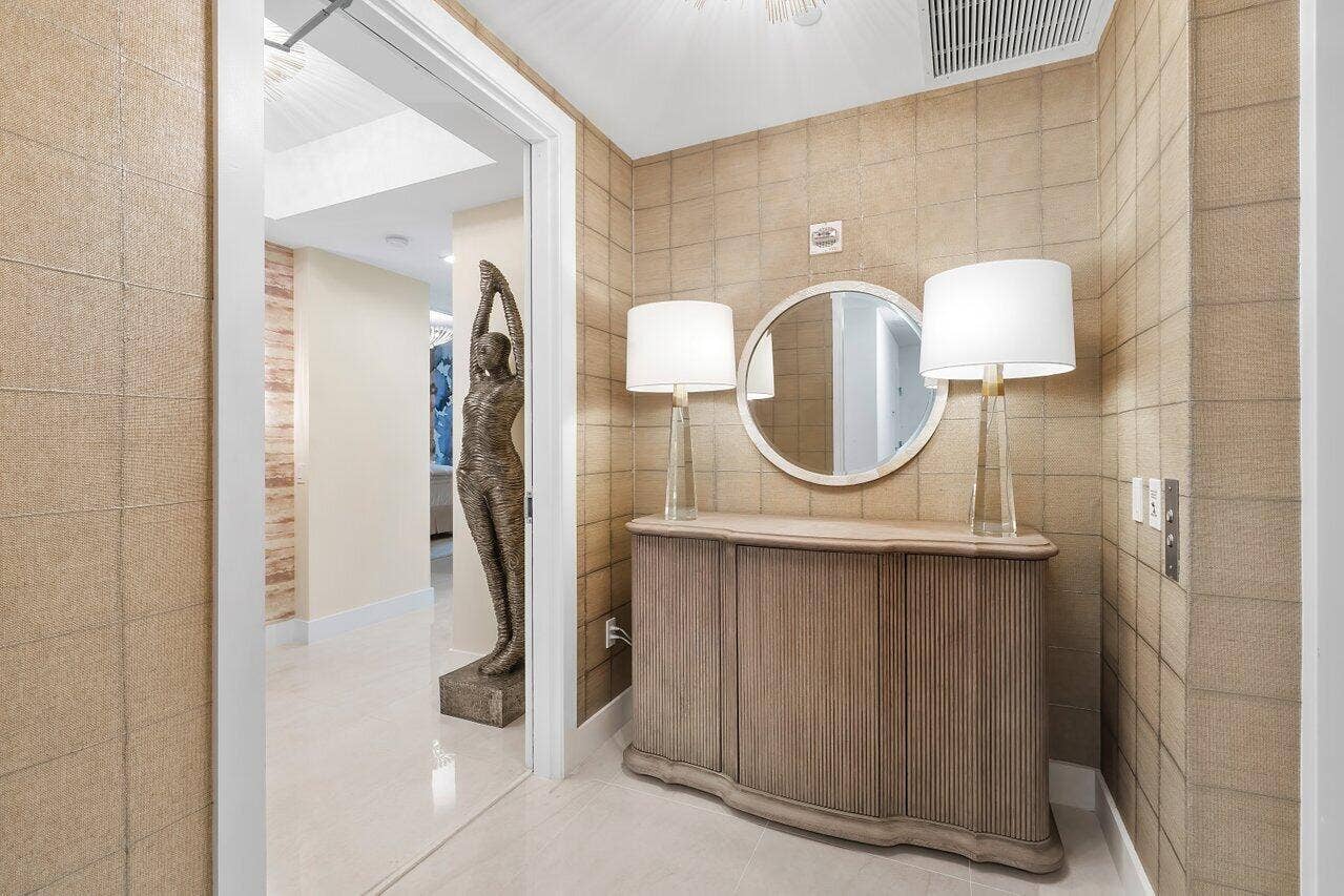 3 Water Club Way, #401, North Palm Beach, FL 33408 Foyer elevator