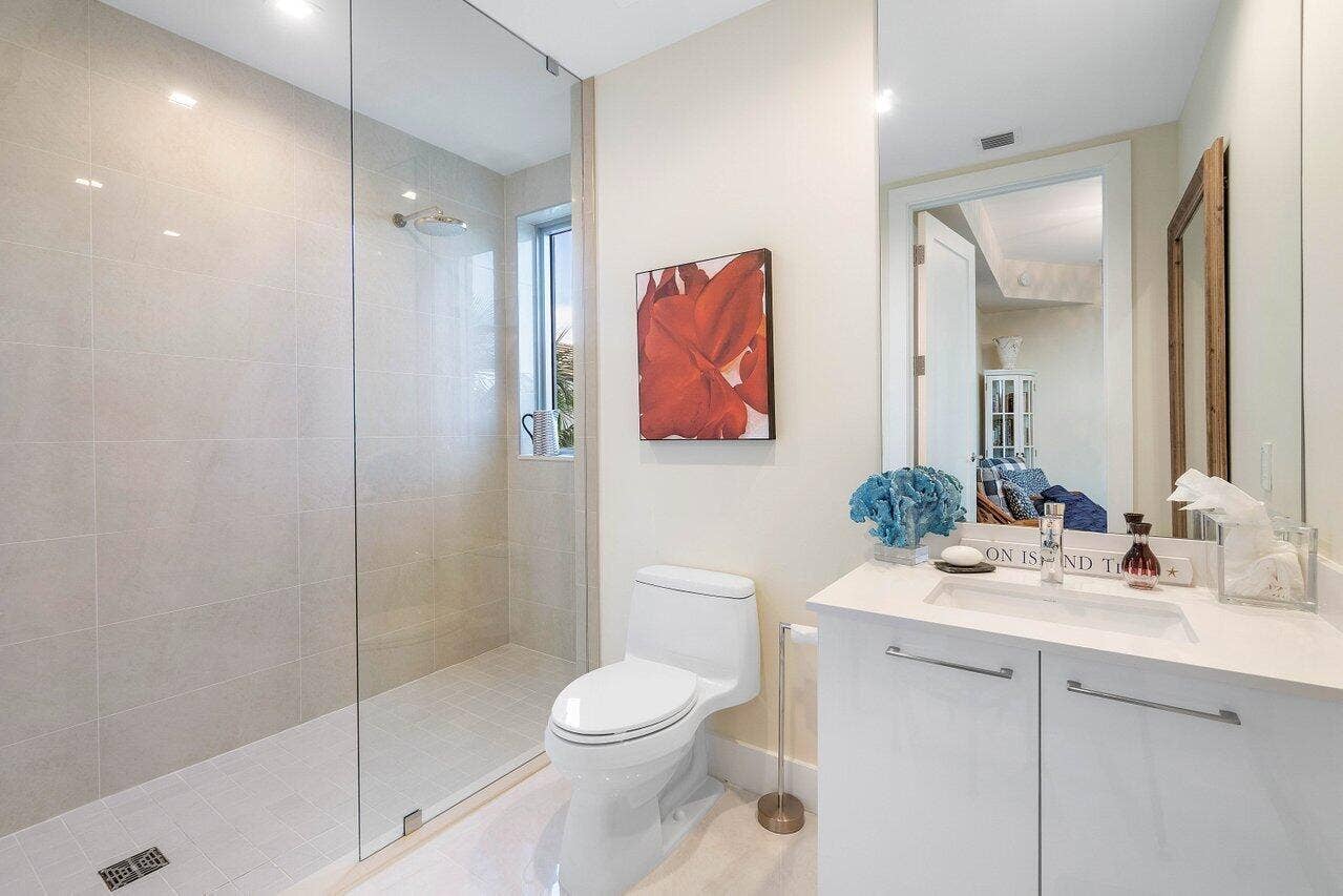 3 Water Club Way, #401, North Palm Beach, FL 33408 Full bath bedroom 3