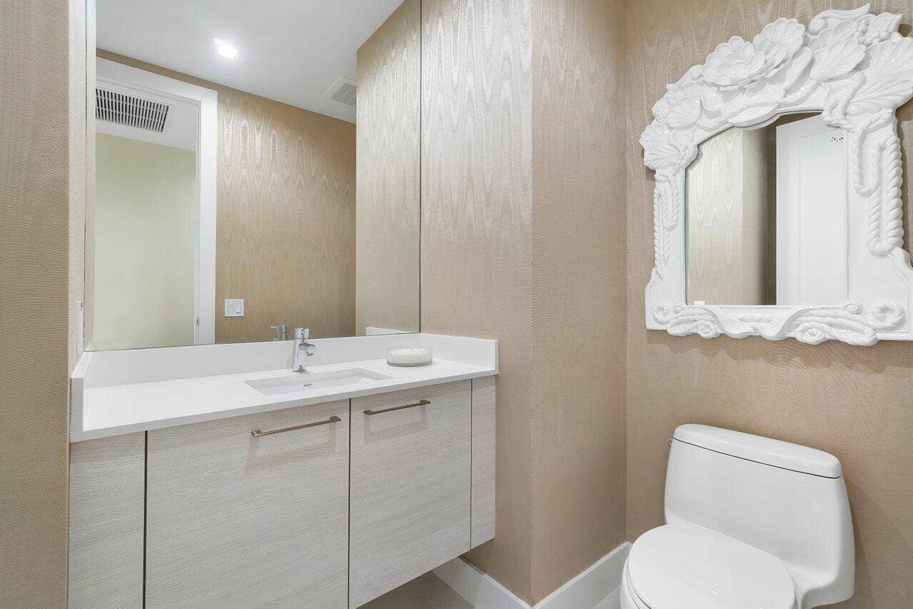 3 Water Club Way, #401, North Palm Beach, FL 33408 Powder Room