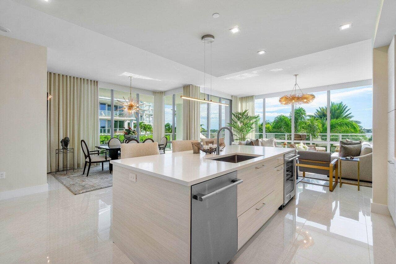 3 Water Club Way, #401, North Palm Beach, FL 33408 Living room dining room