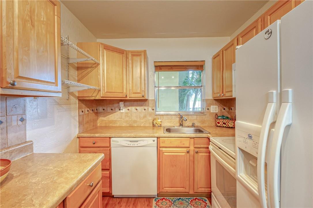 2400 NE 10th Street, #204, Pompano Beach, Pompano Beach, FL 33062 Kitchen