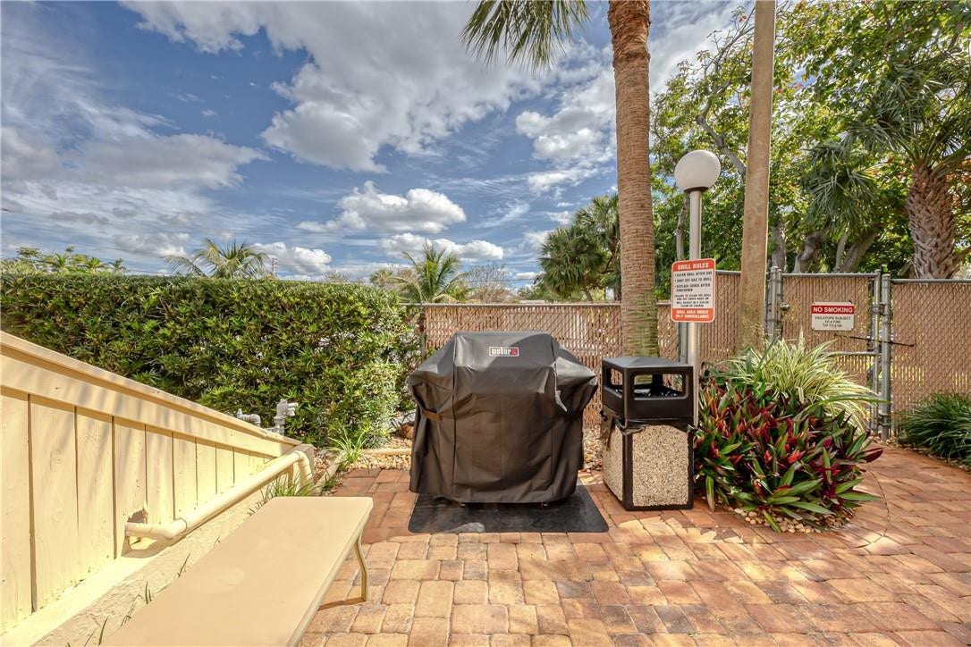2400 NE 10th Street, #204, Pompano Beach, Pompano Beach, FL 33062 Community Barbecue