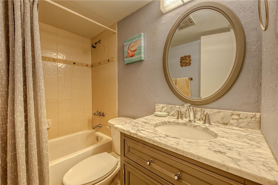 2400 NE 10th Street, #204, Pompano Beach, Pompano Beach, FL 33062 Second Bath