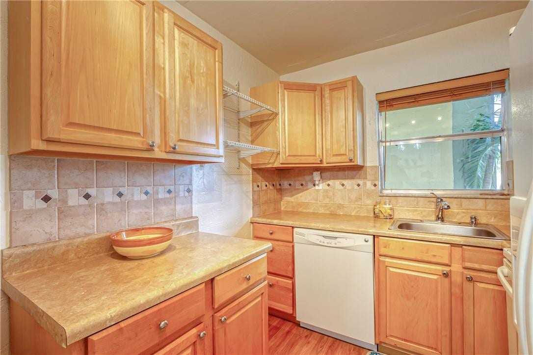 2400 NE 10th Street, #204, Pompano Beach, Pompano Beach, FL 33062 Kitchen