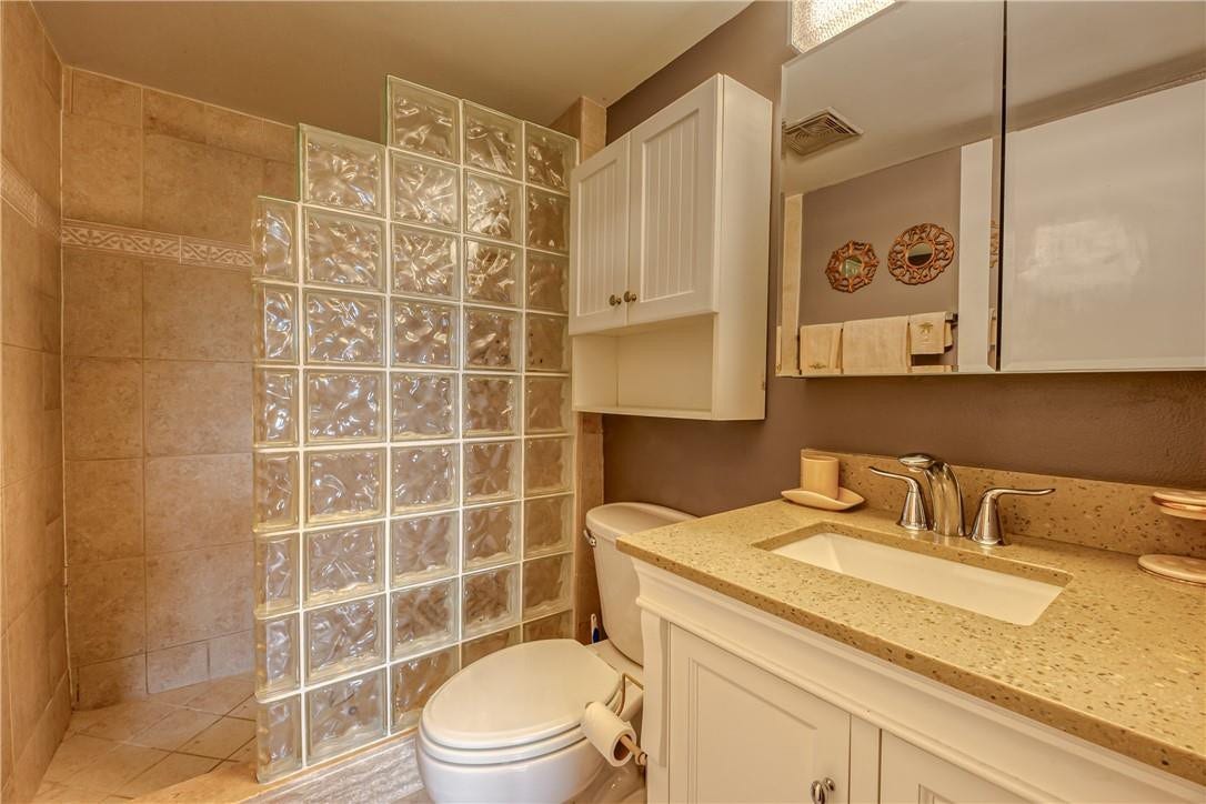 2400 NE 10th Street, #204, Pompano Beach, Pompano Beach, FL 33062 Master Bath
