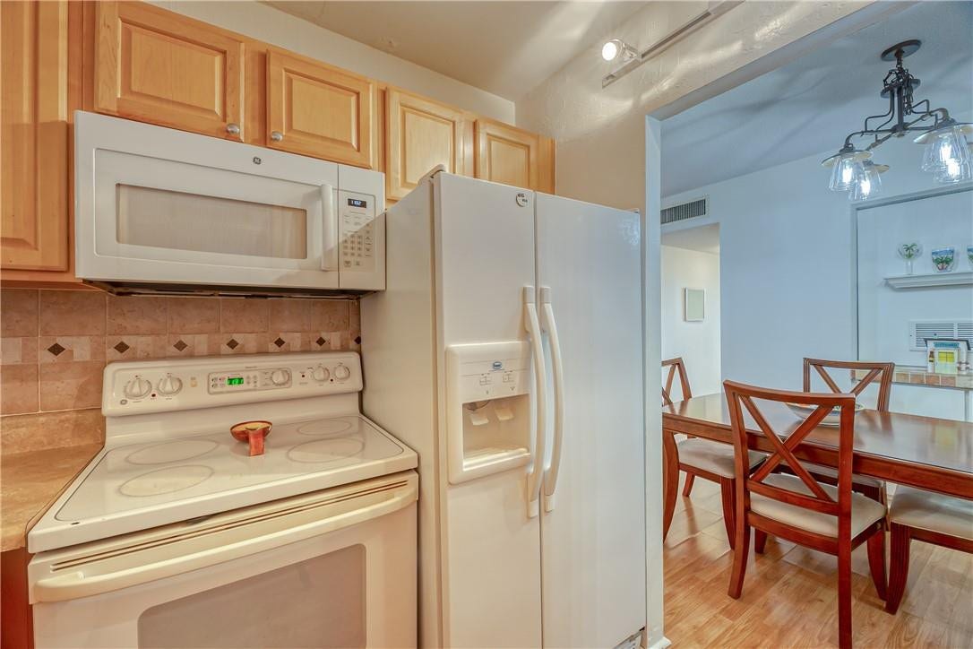 2400 NE 10th Street, #204, Pompano Beach, Pompano Beach, FL 33062 Kitchen