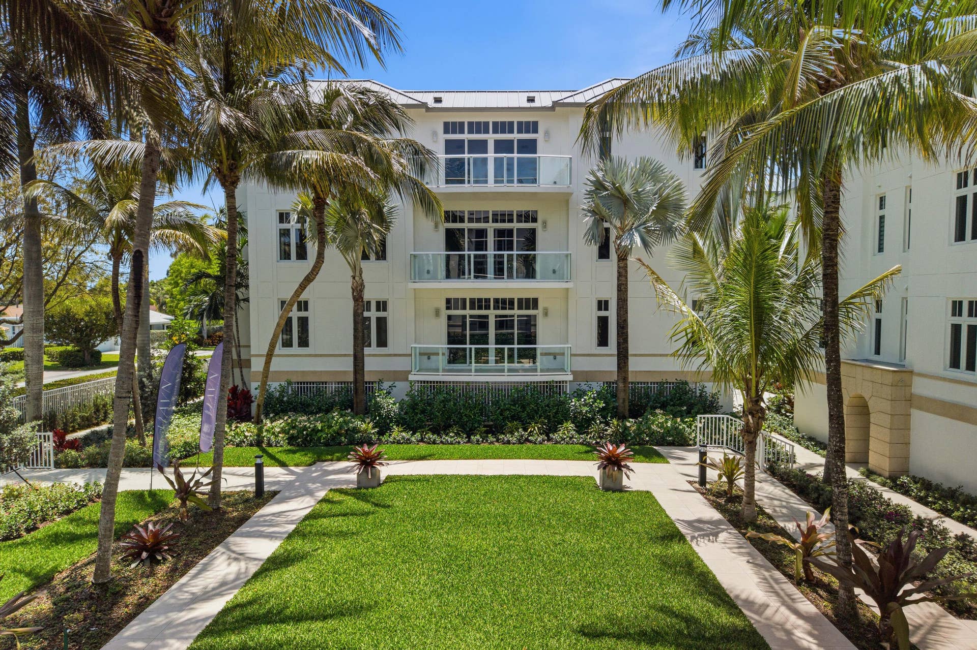 180 Lake Drive, #2304, Palm Beach Shores, FL 33404 HAVN Courtyard & Pet Area