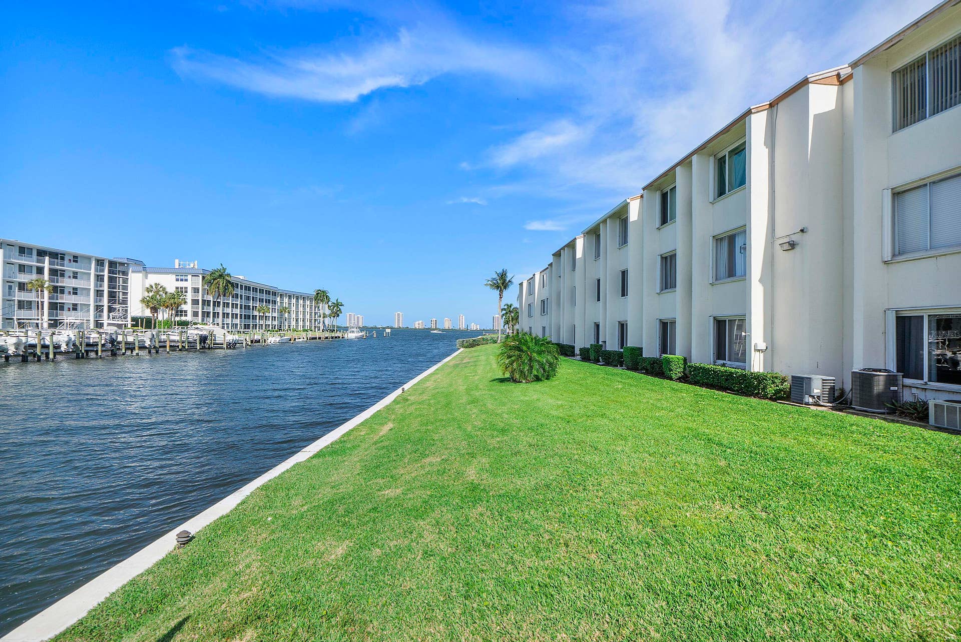125 Shore Court, #304a, North Palm Beach, FL 33408 Waterway