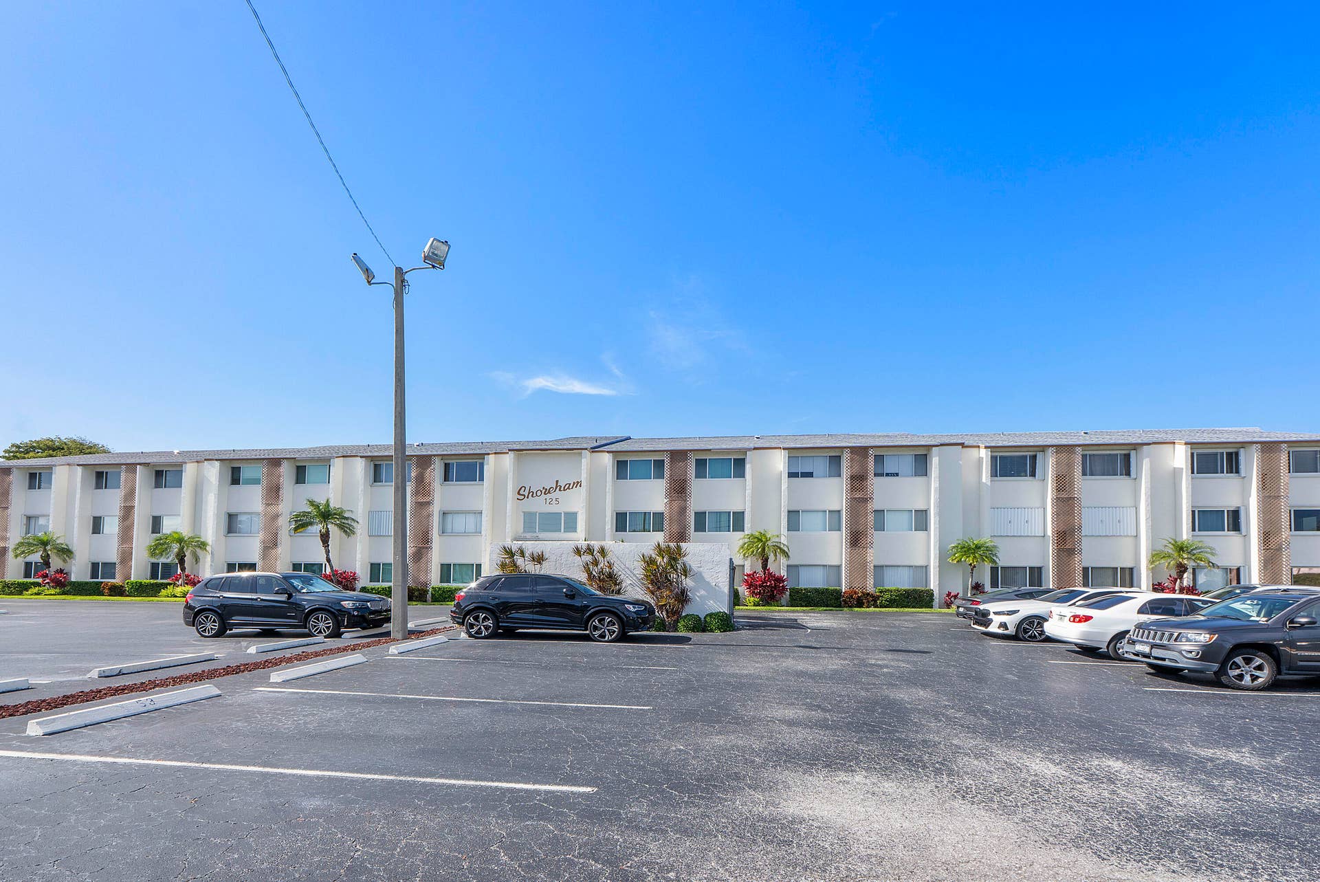 125 Shore Court, #304a, North Palm Beach, FL 33408 Parking Lot