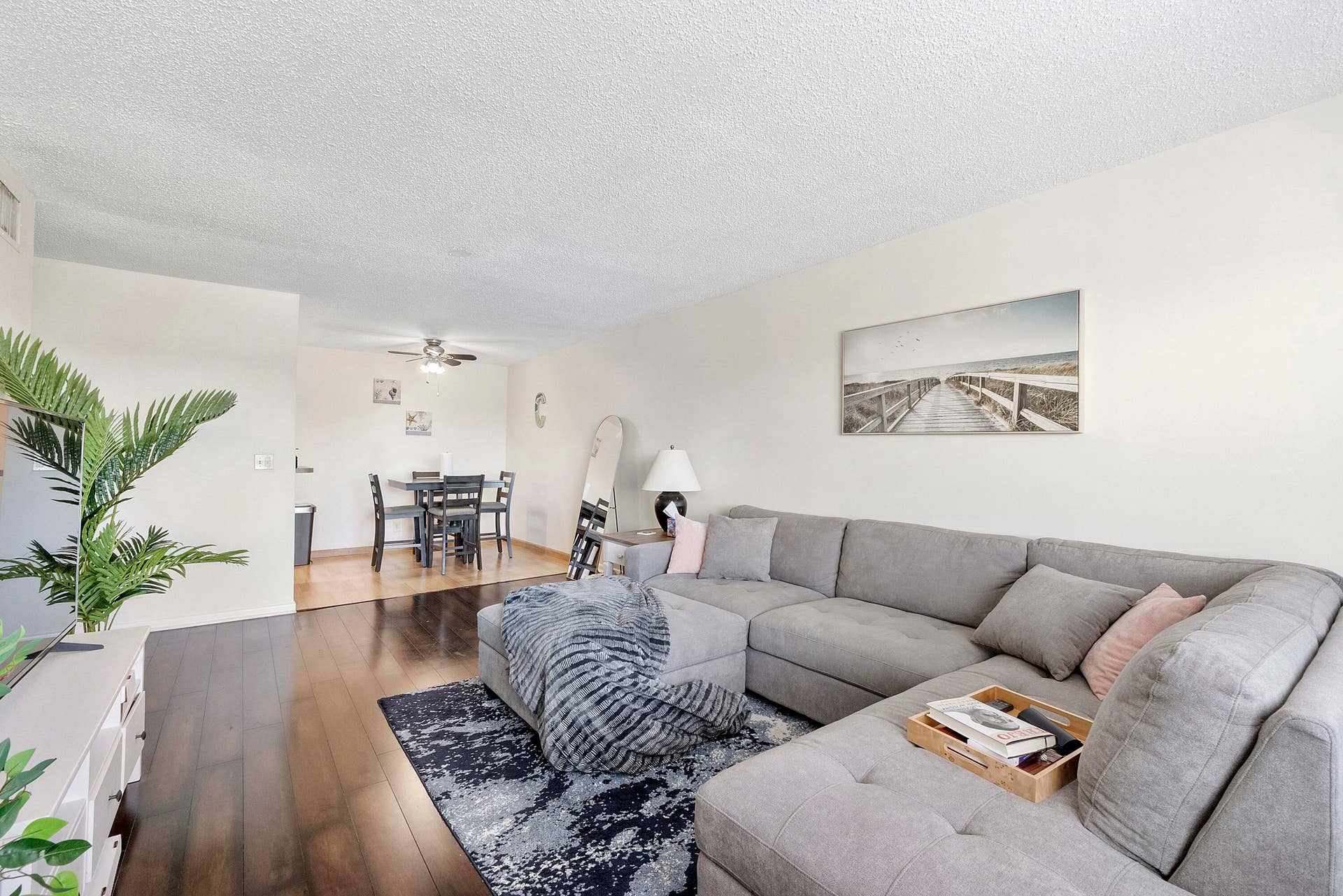 125 Shore Court, #304a, North Palm Beach, FL 33408 Living Room