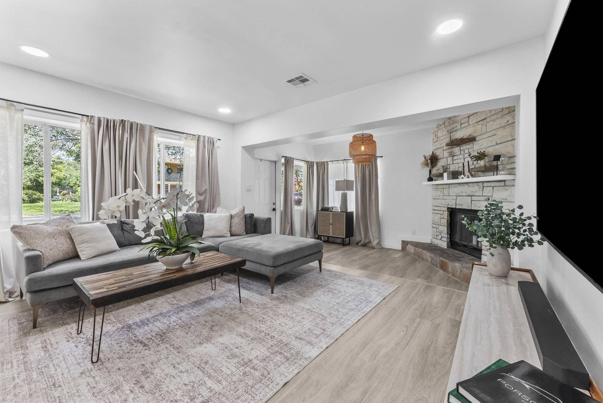 606 SW 19th Street, Fort Lauderdale, FL 33315 Family Room 2