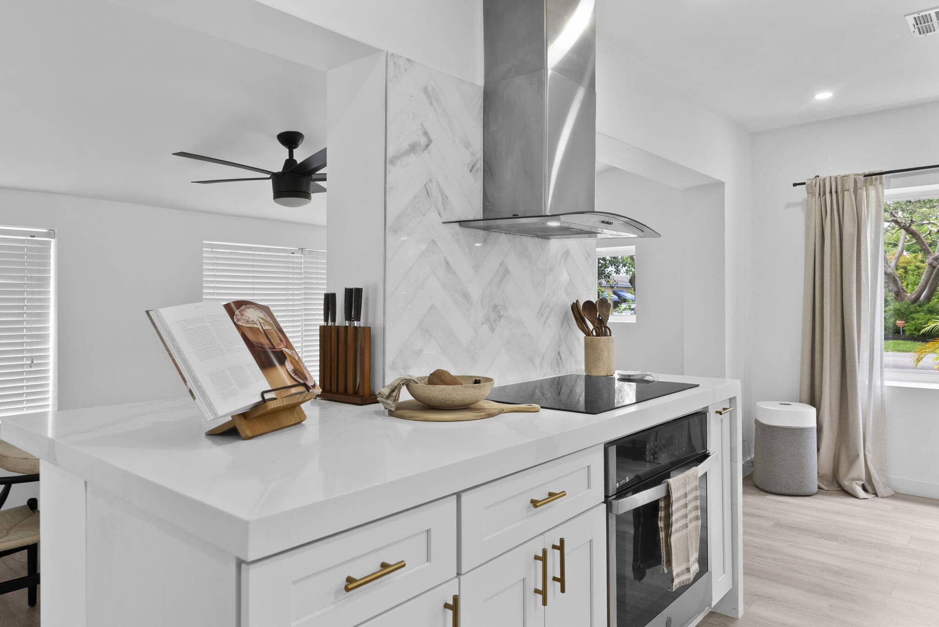 606 SW 19th Street, Fort Lauderdale, FL 33315 Kitchen 5