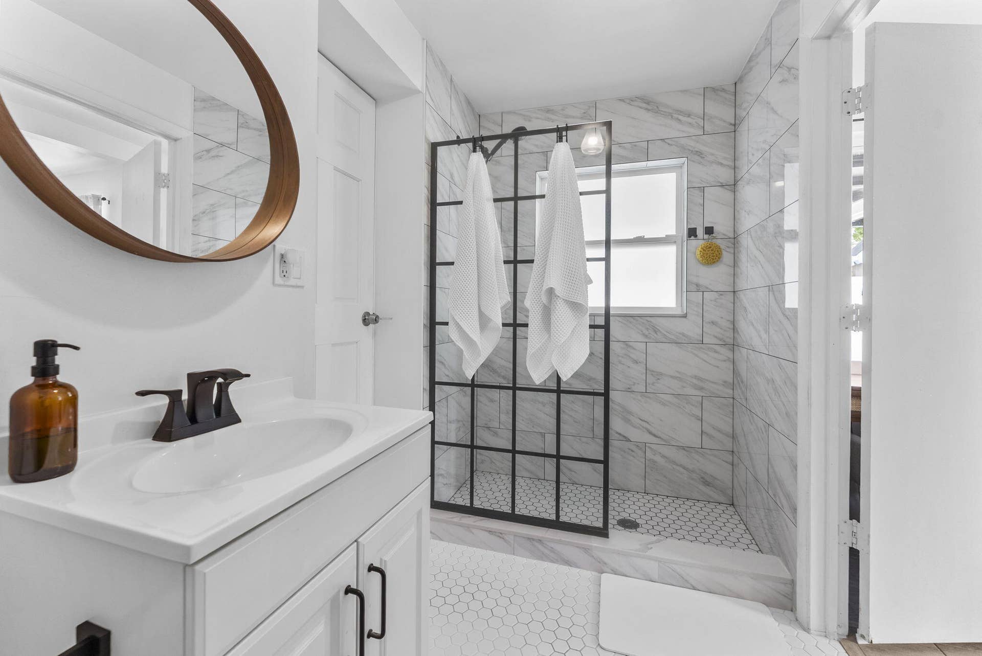 606 SW 19th Street, Fort Lauderdale, FL 33315 2nd Bathroom