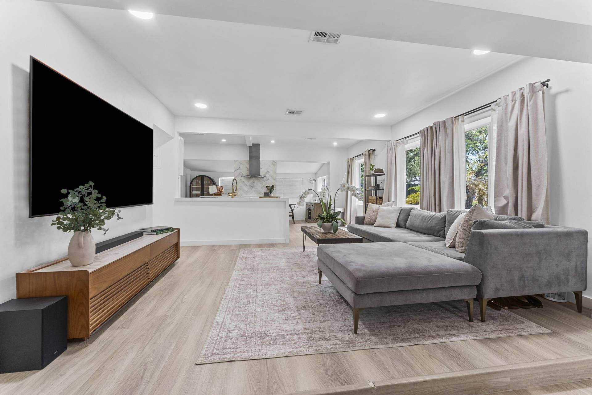 606 SW 19th Street, Fort Lauderdale, FL 33315 Family Room