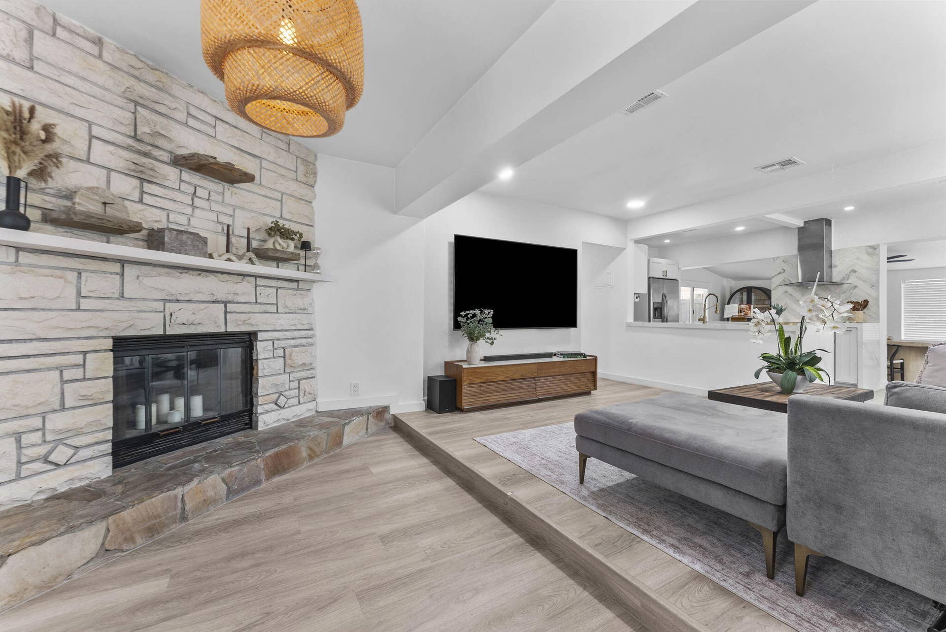 606 SW 19th Street, Fort Lauderdale, FL 33315 Family Room 4