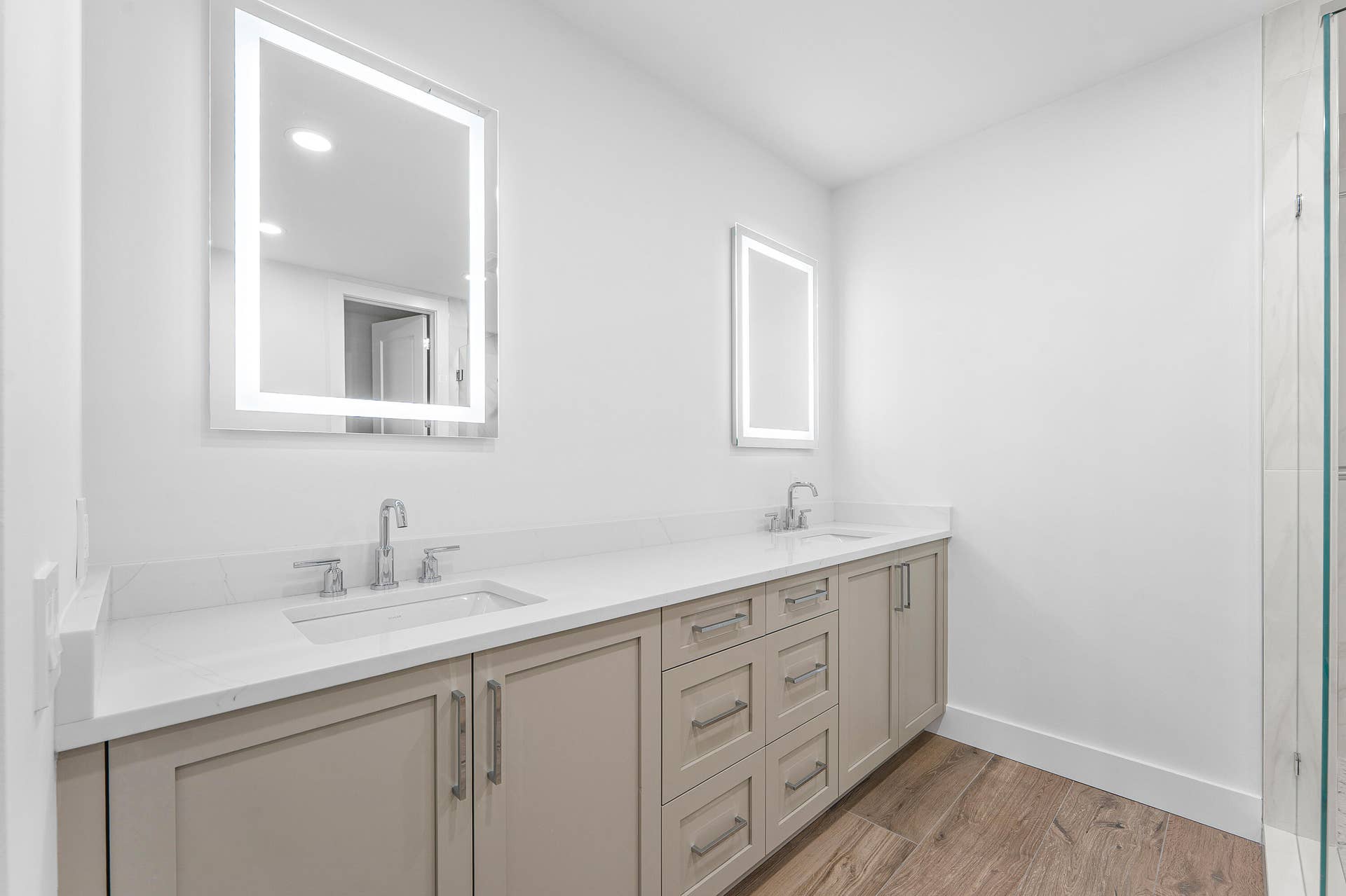 180 Lake Drive, #2204, Palm Beach Shores, FL 33404 Bathroom 2