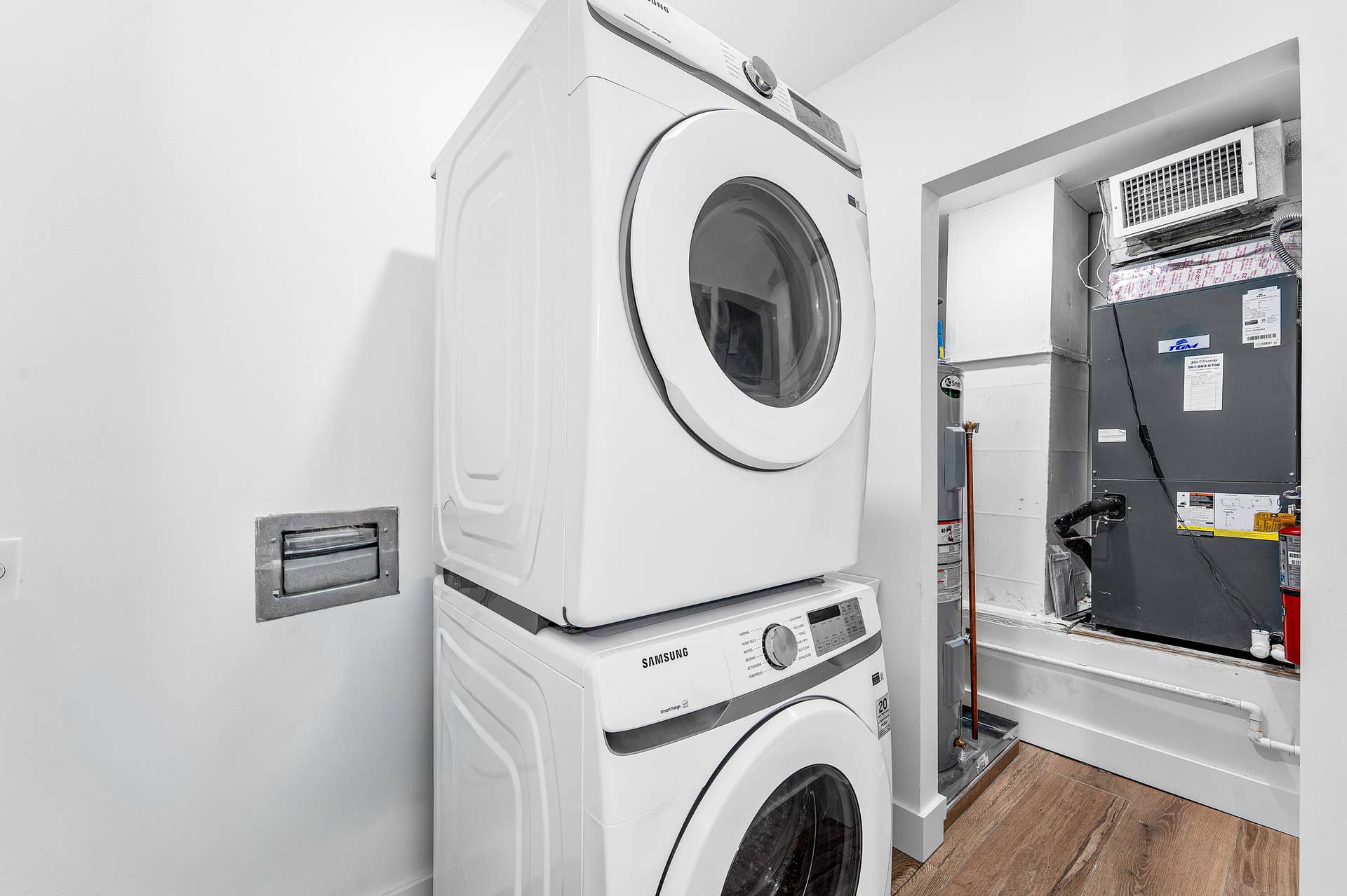 180 Lake Drive, #2204, Palm Beach Shores, FL 33404 Laundry