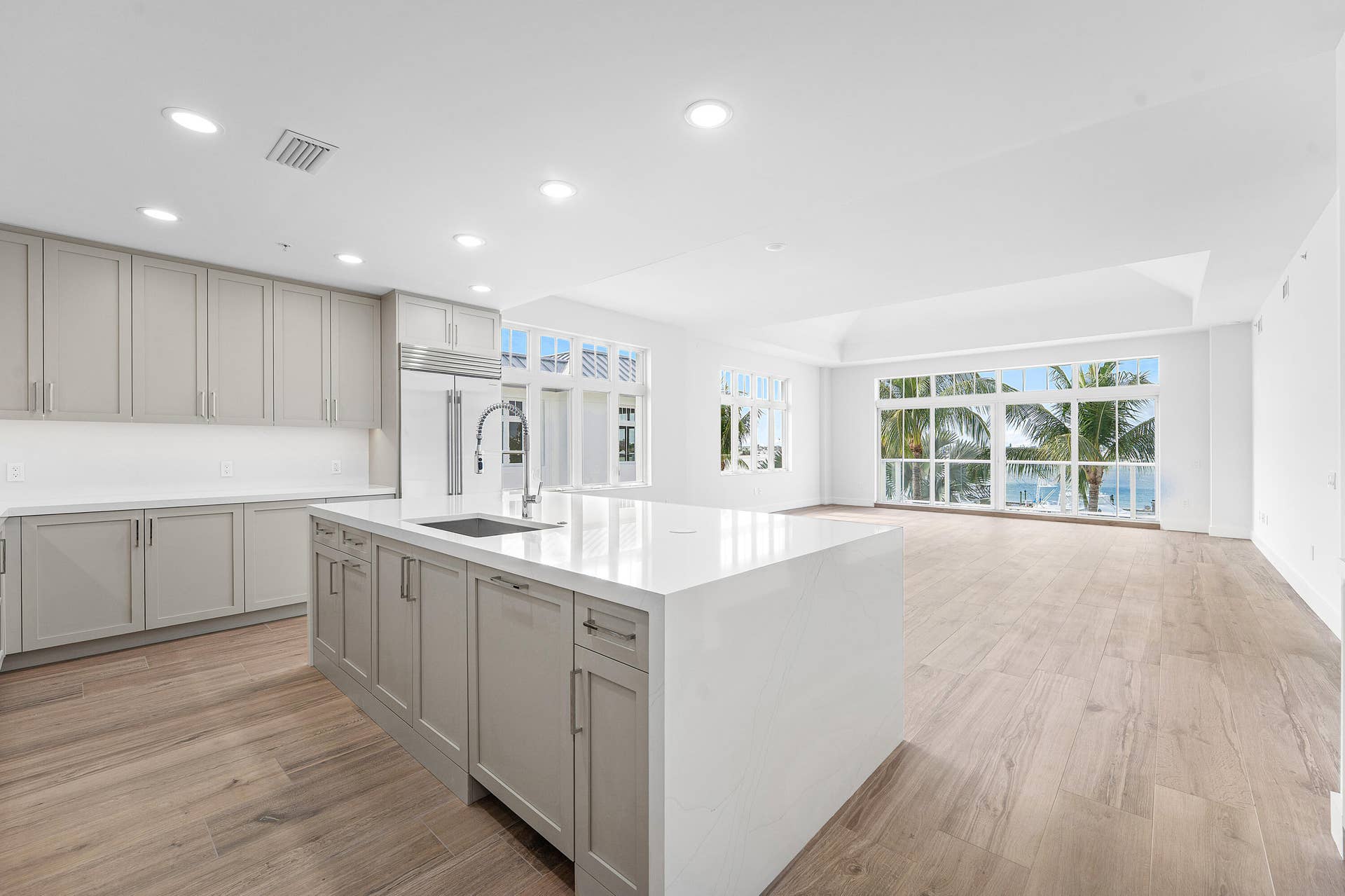 180 Lake Drive, #2204, Palm Beach Shores, FL 33404 HAVN 2204