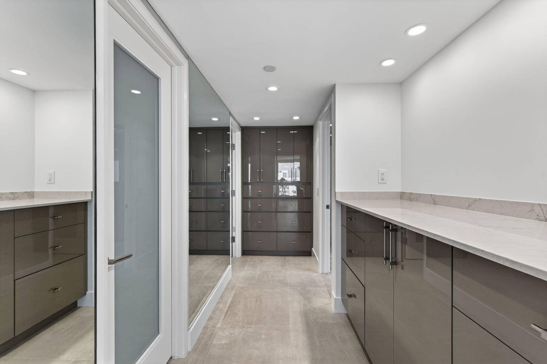 3505 S Ocean Boulevard, #14n, Highland Beach, FL 33487 Primary luxury closet