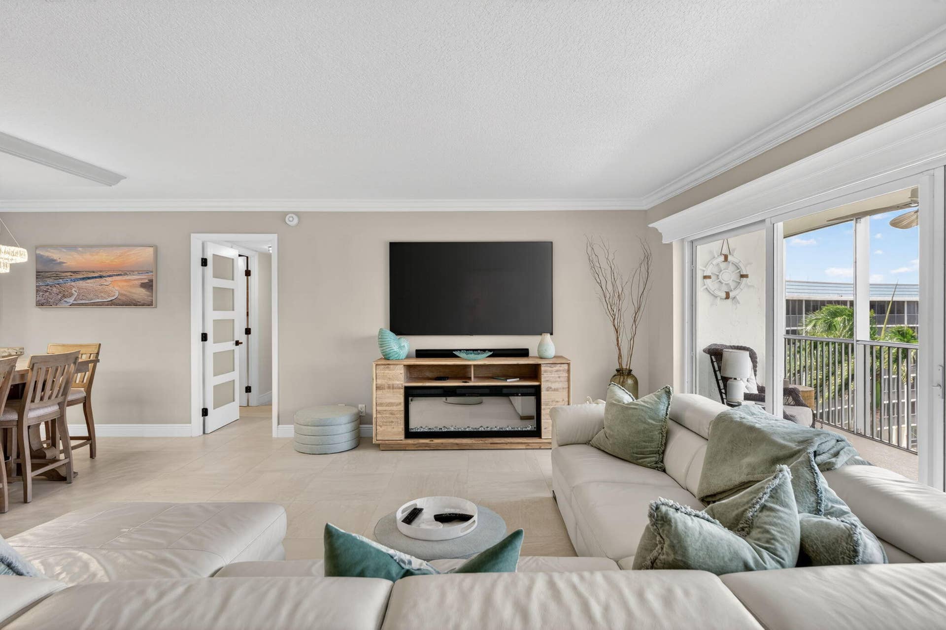 1523 E Hillsboro Boulevard, #631, Deerfield Beach, FL 33441 Living Room