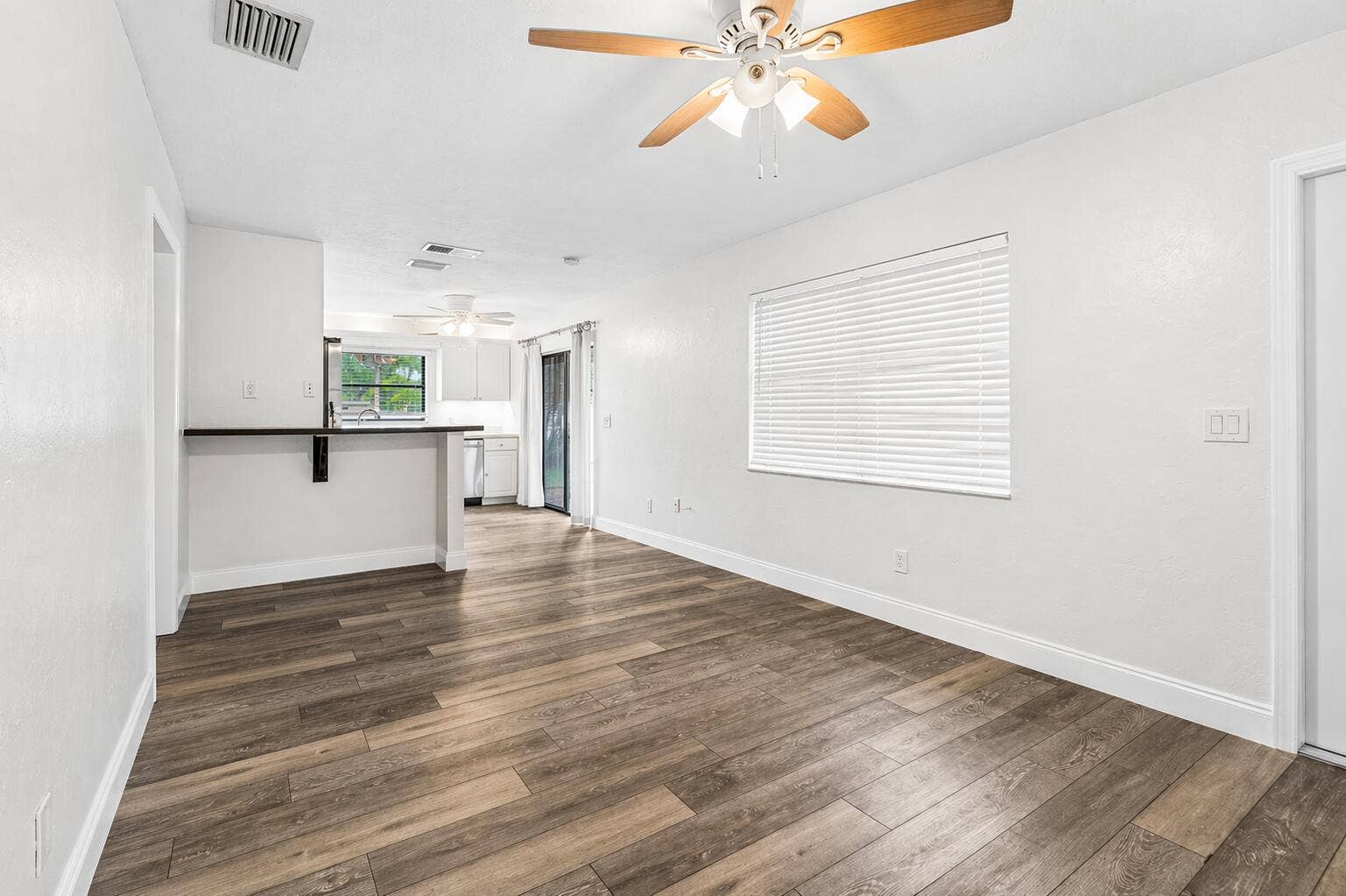 2101 N Palm Circle, North Palm Beach, FL 33408 Secondary Living Room