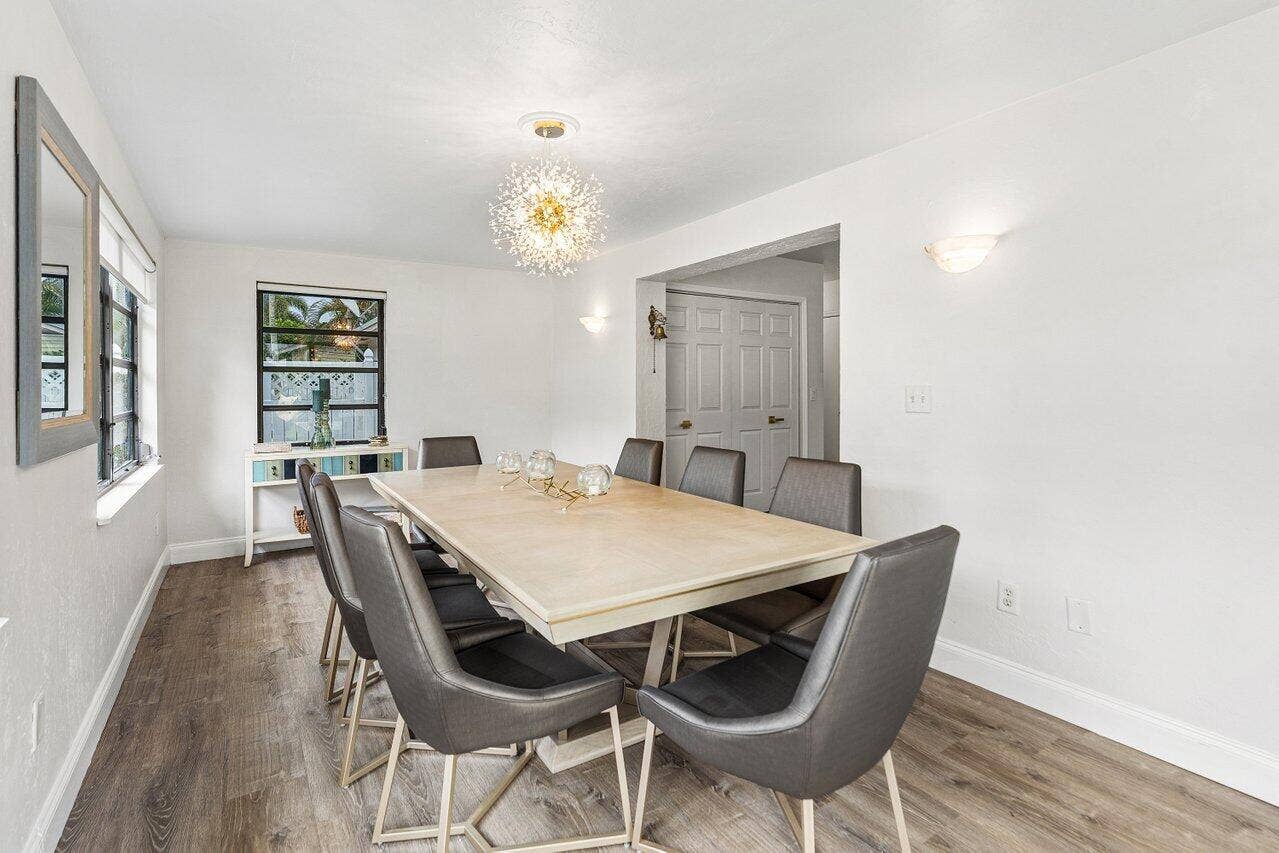 2101 N Palm Circle, North Palm Beach, FL 33408 Main Dining Room