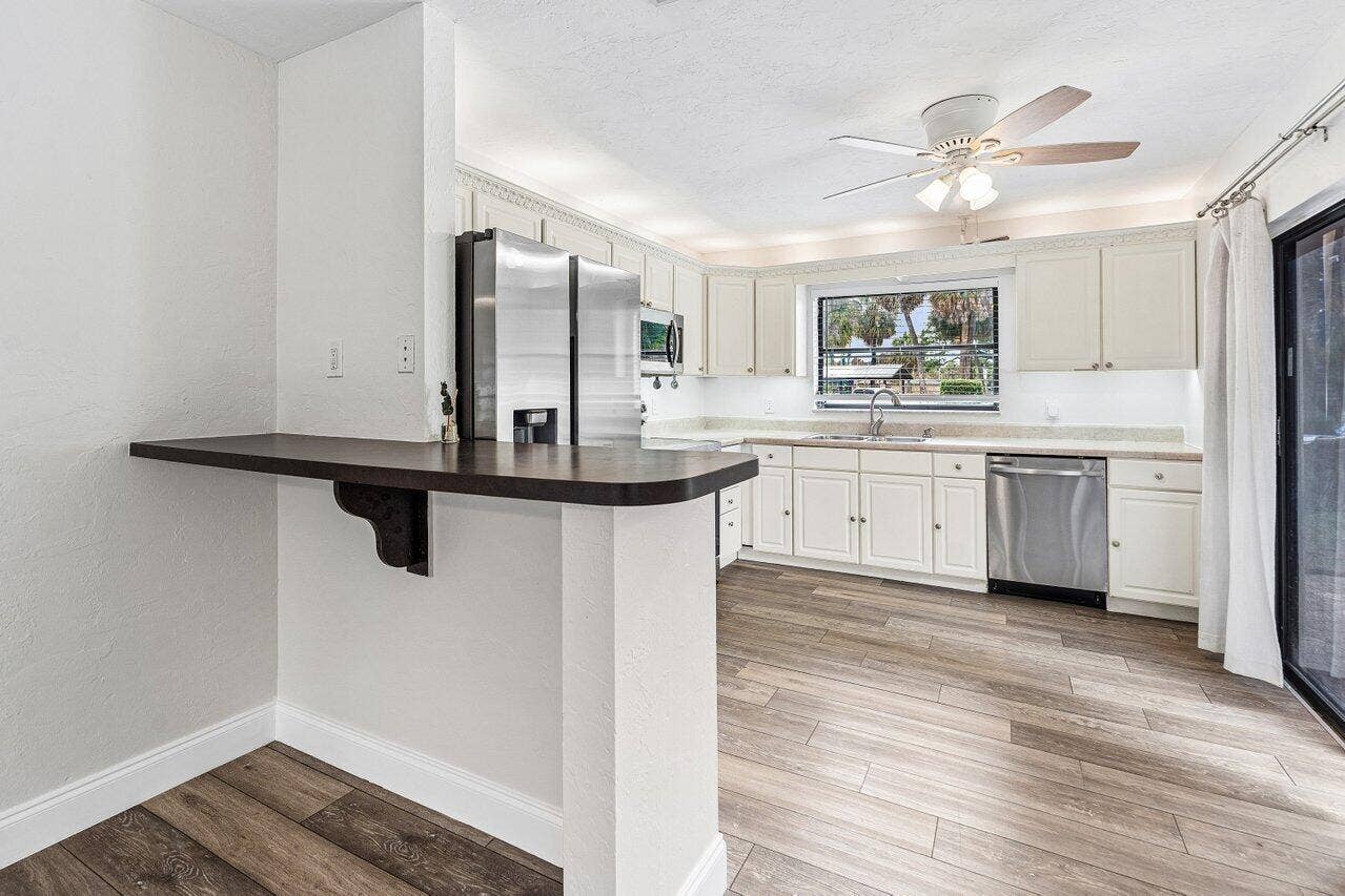 2101 N Palm Circle, North Palm Beach, FL 33408 Secondary Kitchen